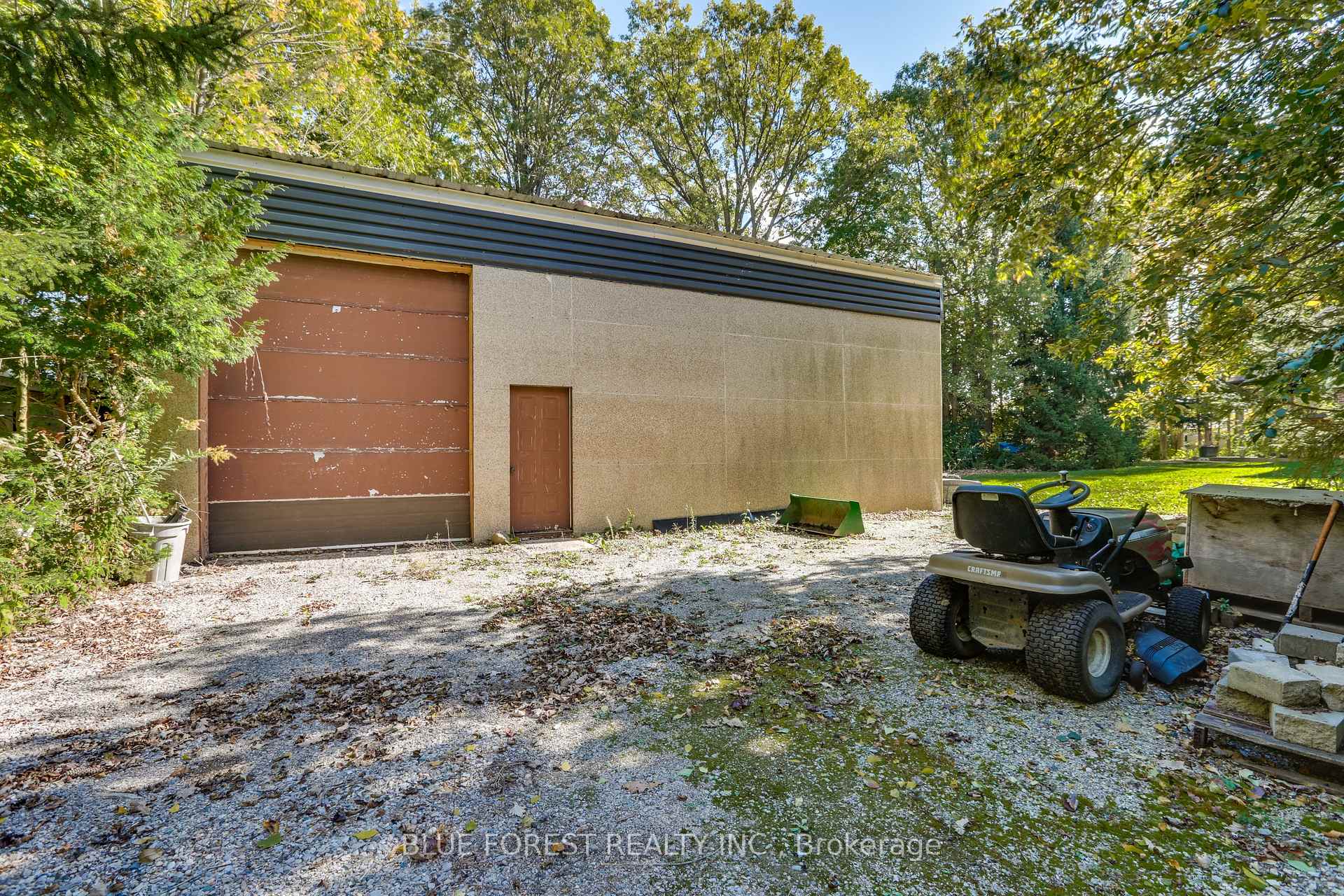 Photo 34 of 28 Golf Drive, Thames Centre, Nilestown — HOMEH