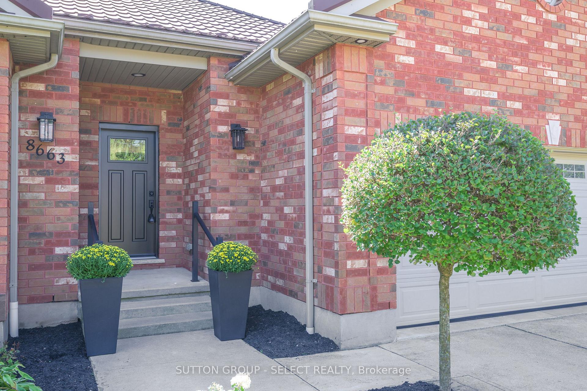 Photo 2 of 8663 Parkhouse Drive, Strathroy-Caradoc, Mount Brydges — HOMEH