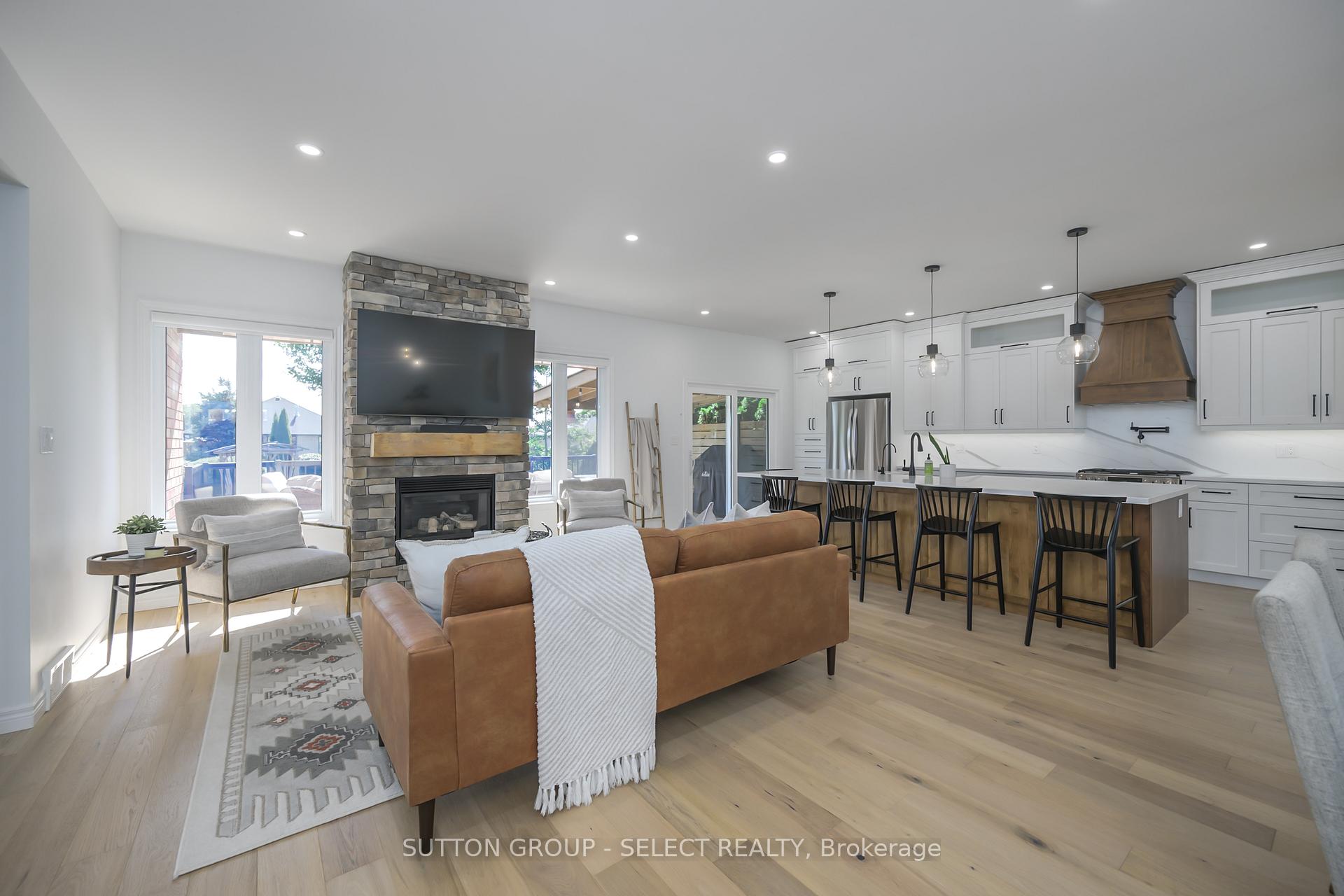 Photo 5 of 8663 Parkhouse Drive, Strathroy-Caradoc, Mount Brydges — HOMEH