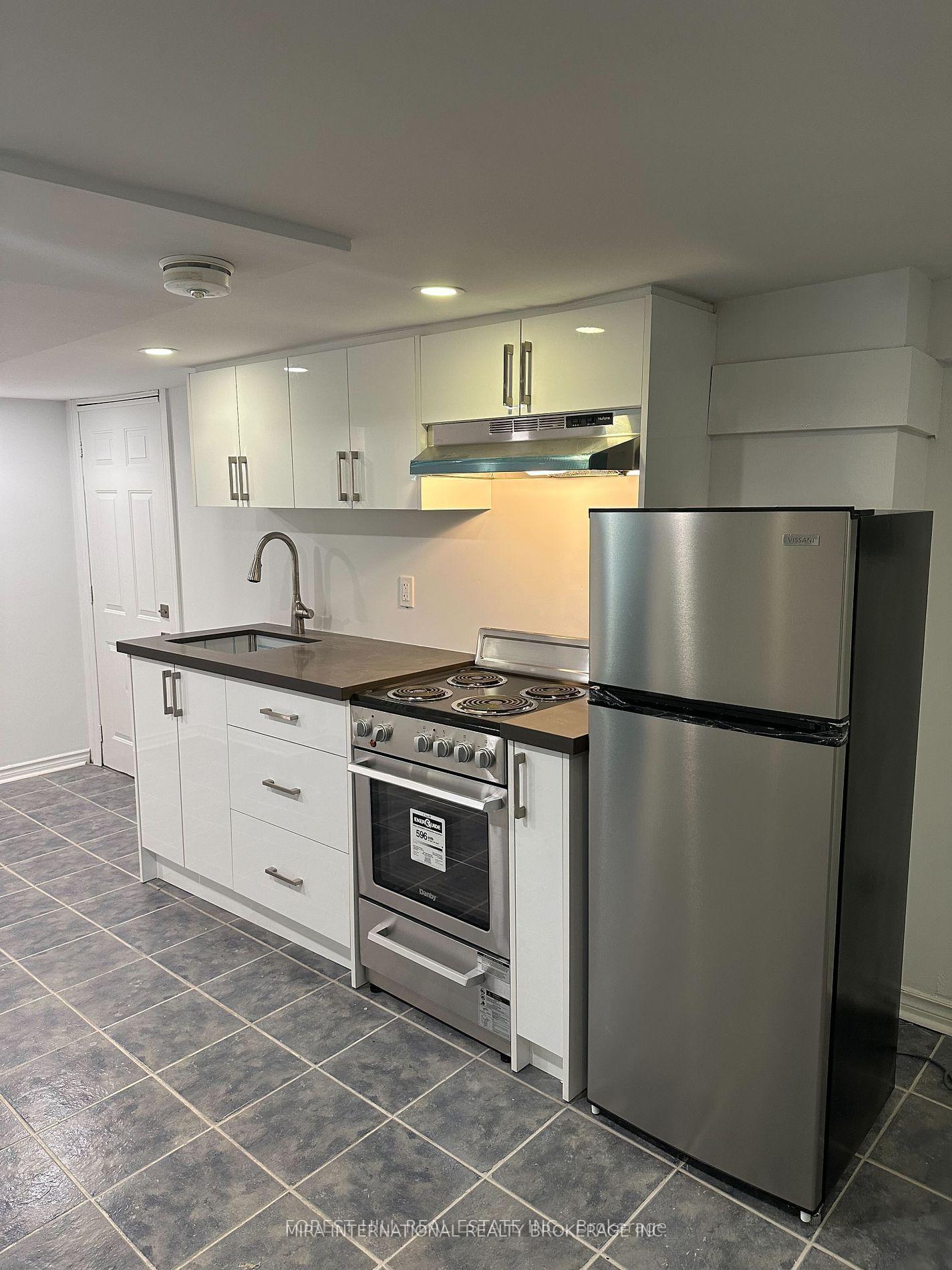 Front of Unit B1, 414 Dundas Street E