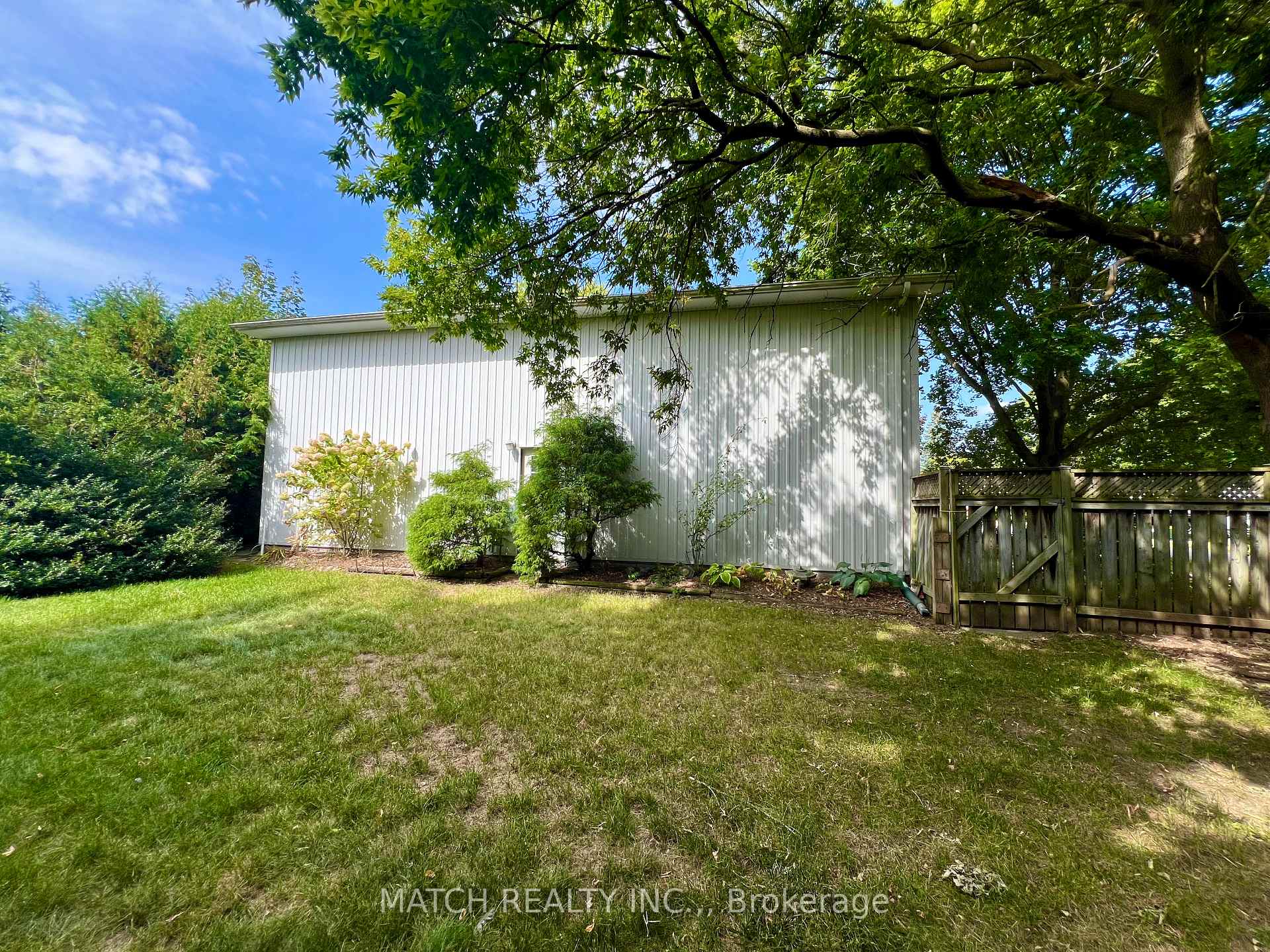 Photo 2 of 306 Laughton Crescent, Strathroy-Caradoc, SW — HOMEH