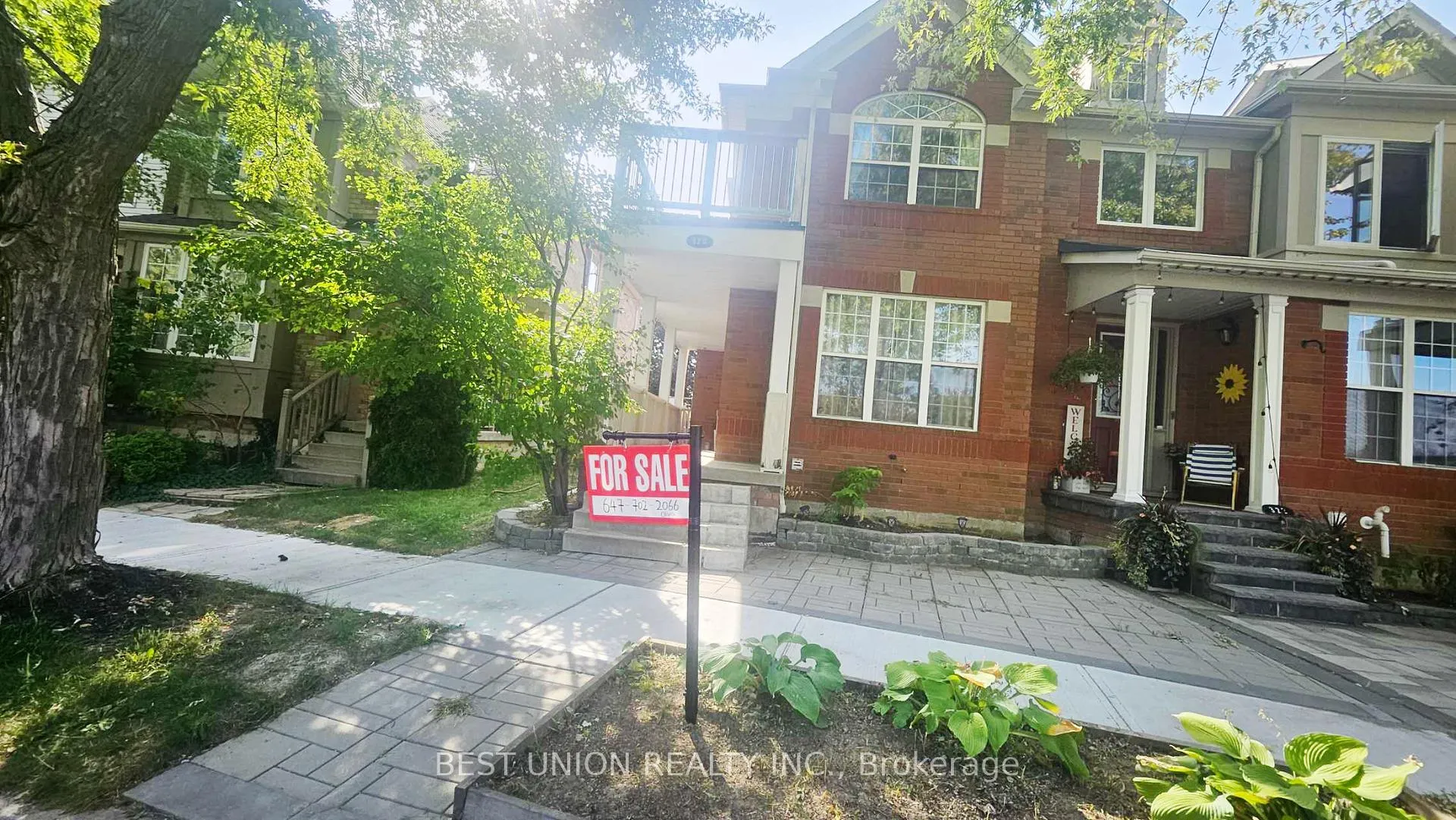Front of 320 Country Glen Road S
