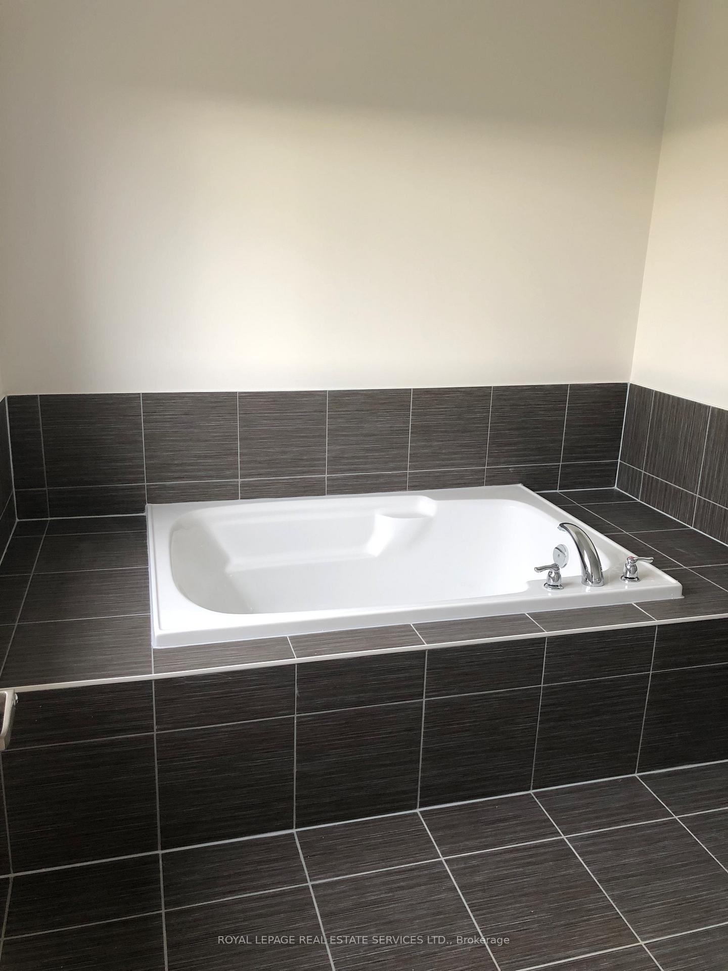 Photo 23 of 96 Explorer Way, Thorold, Rolling Meadows — HOMEH