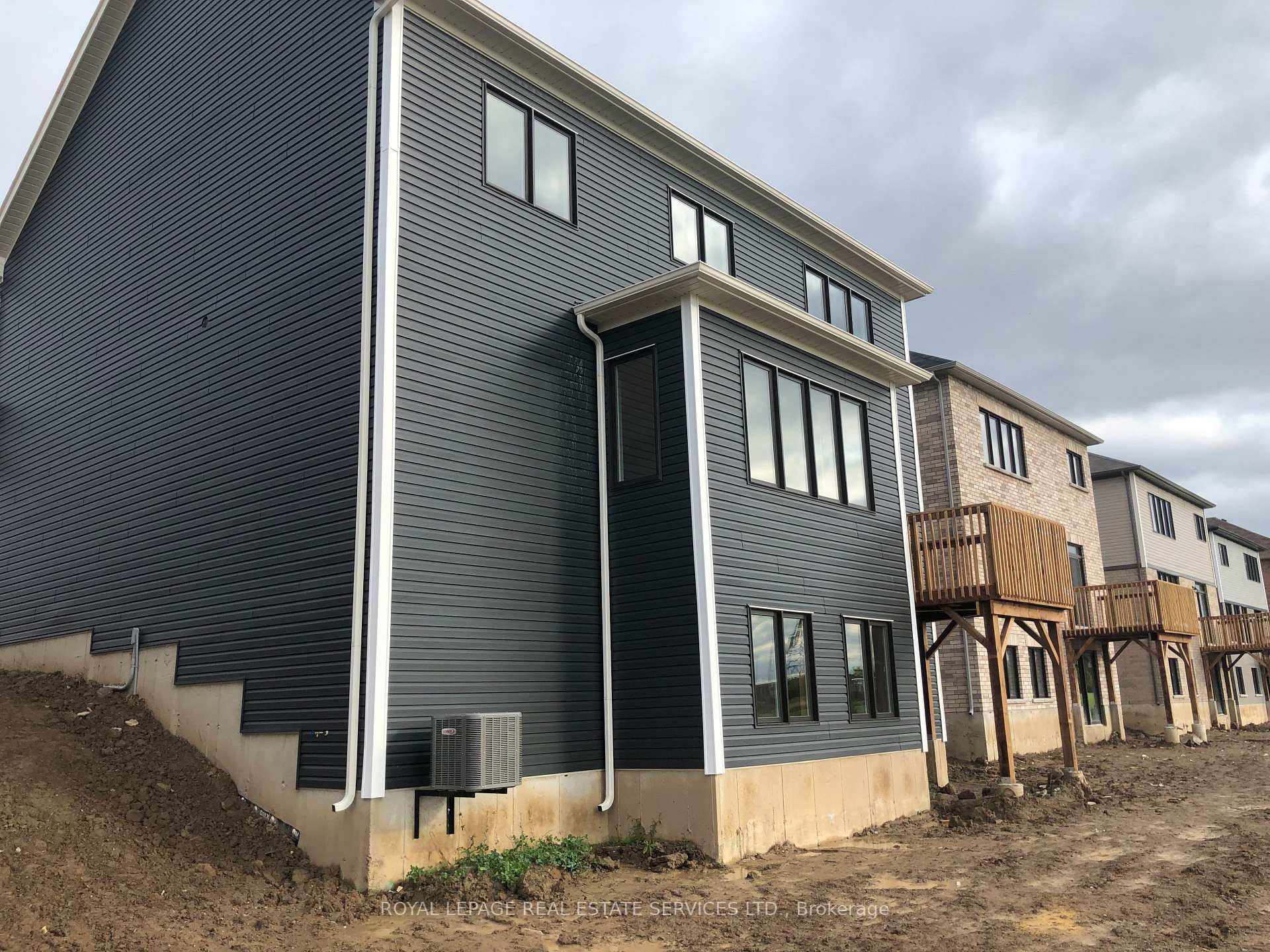 Photo 28 of 96 Explorer Way, Thorold, Rolling Meadows — HOMEH