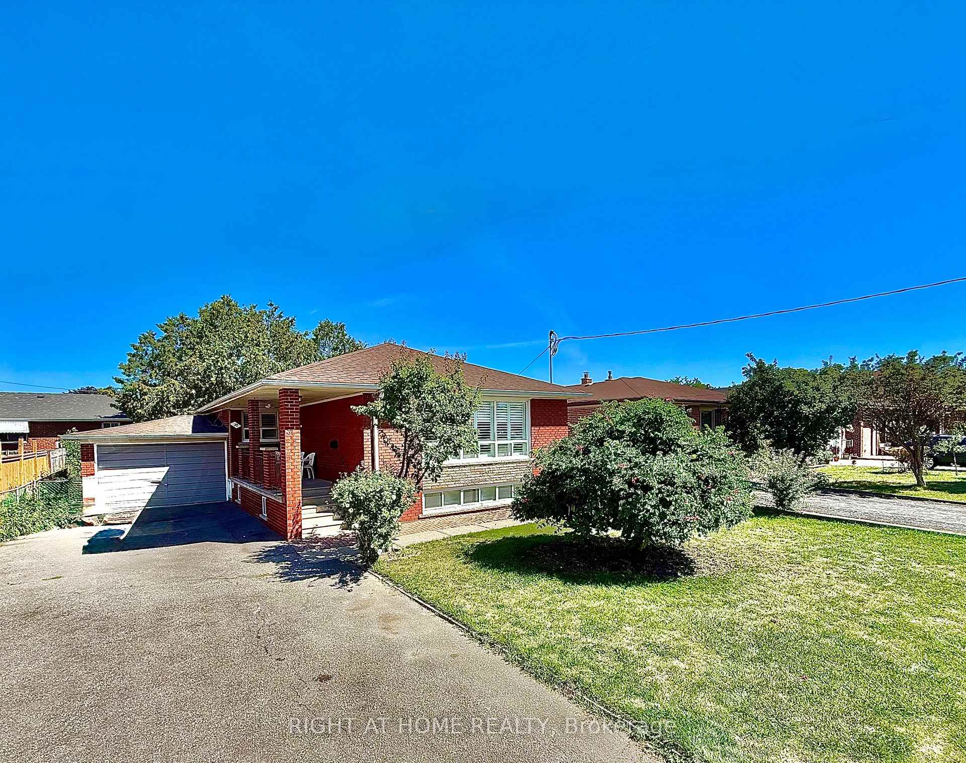 Front of Unit Upper, 37 Gooderham Drive