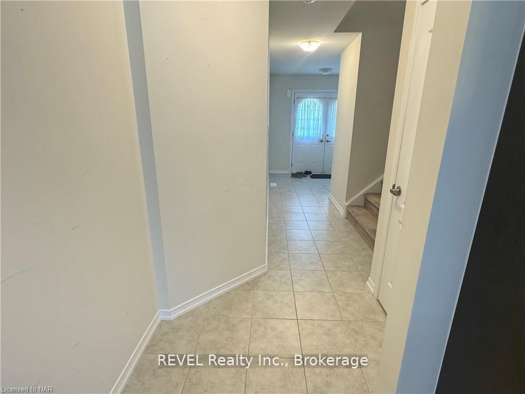 Photo 3 of 10 Vaughn Drive, Thorold, Hurricane/Merrittville — HOMEH