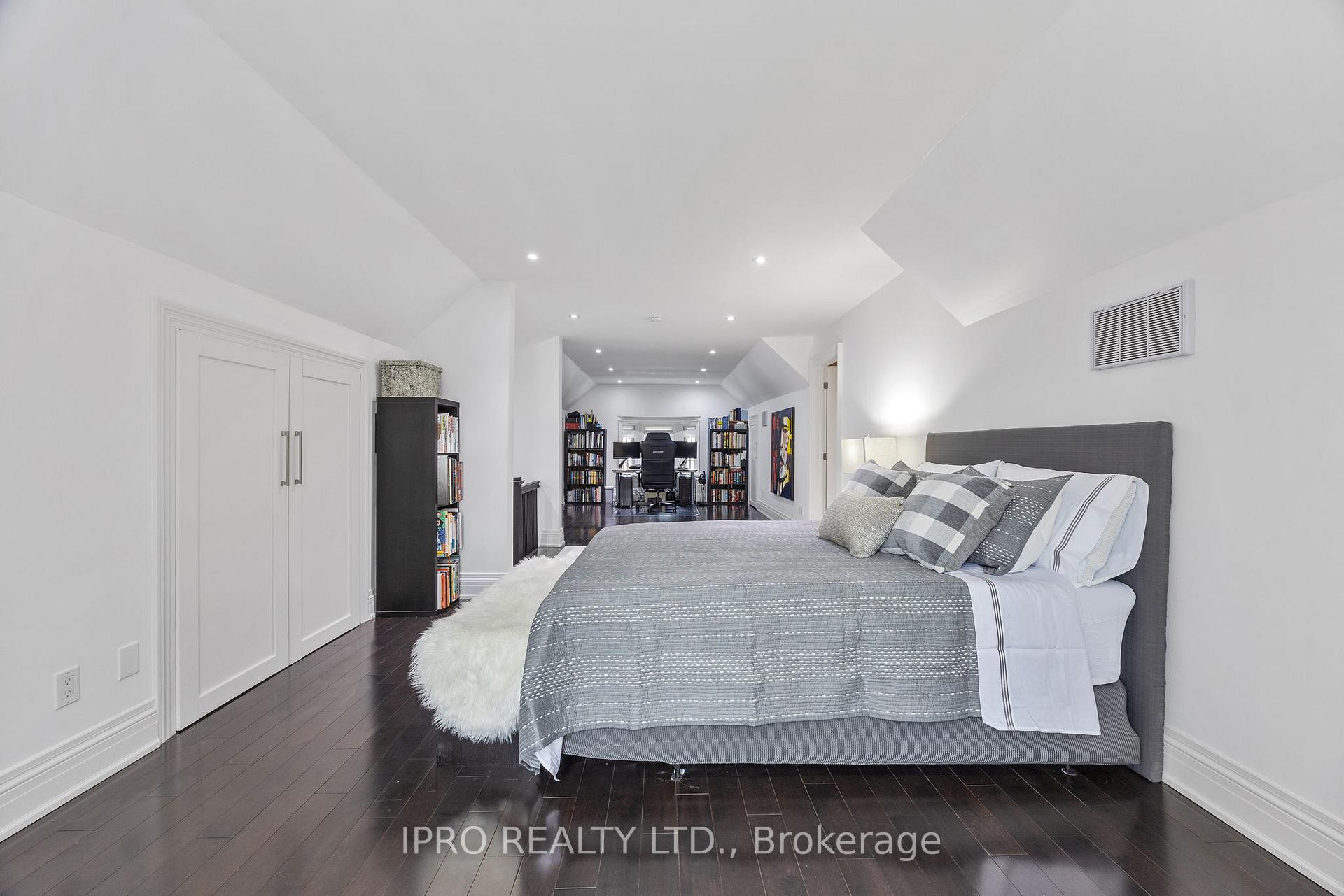 Photo 37 of 20 Fairview Boulevard, Toronto, North Riverdale — HOMEH