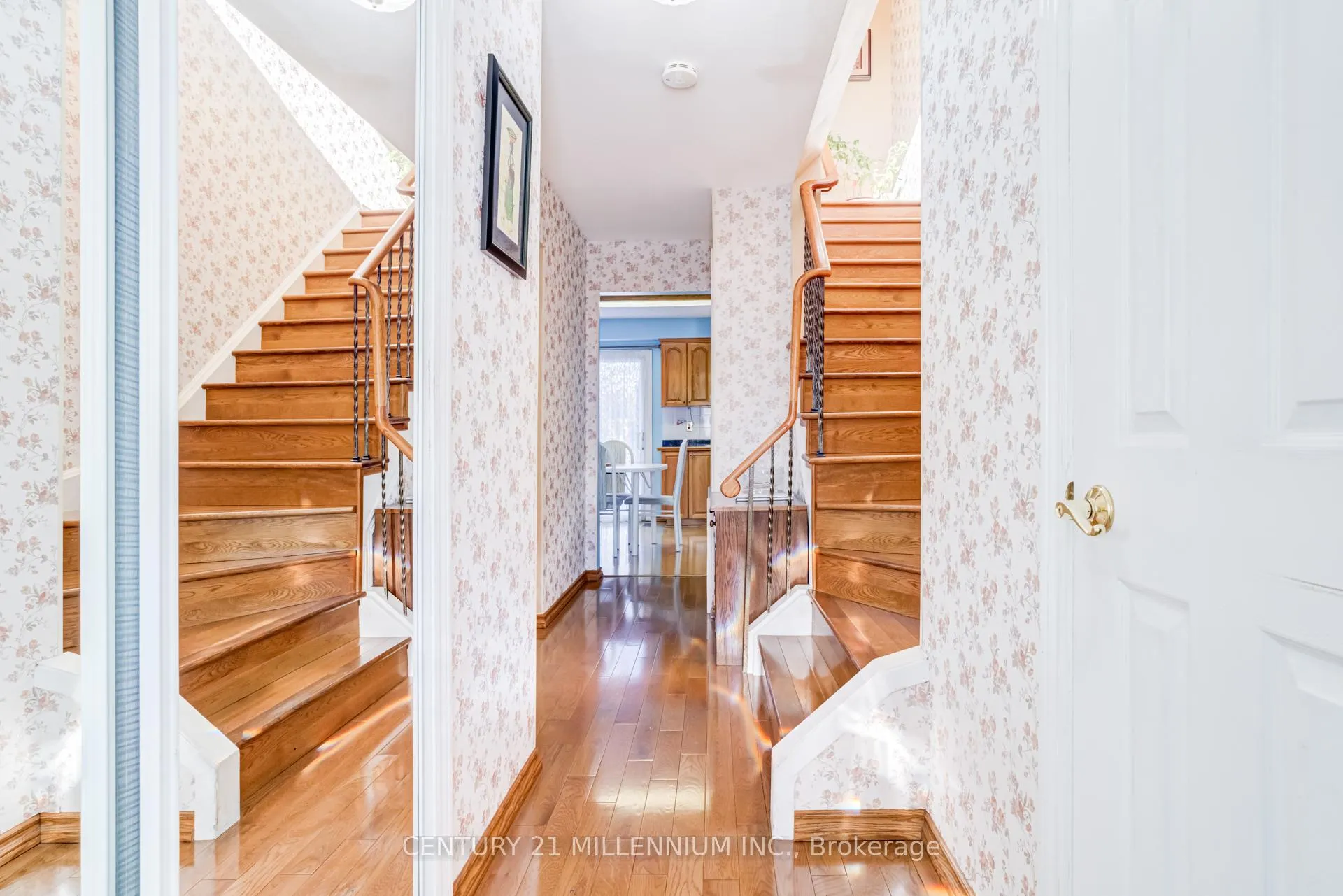 Photo 3 of 20 Peelton Heights Road, Brampton, Brampton South — HOMEH