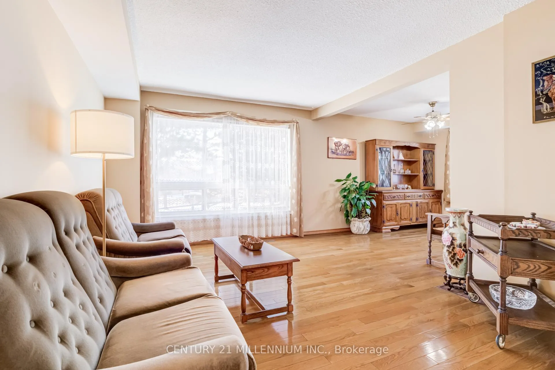 Photo 4 of 20 Peelton Heights Road, Brampton, Brampton South — HOMEH
