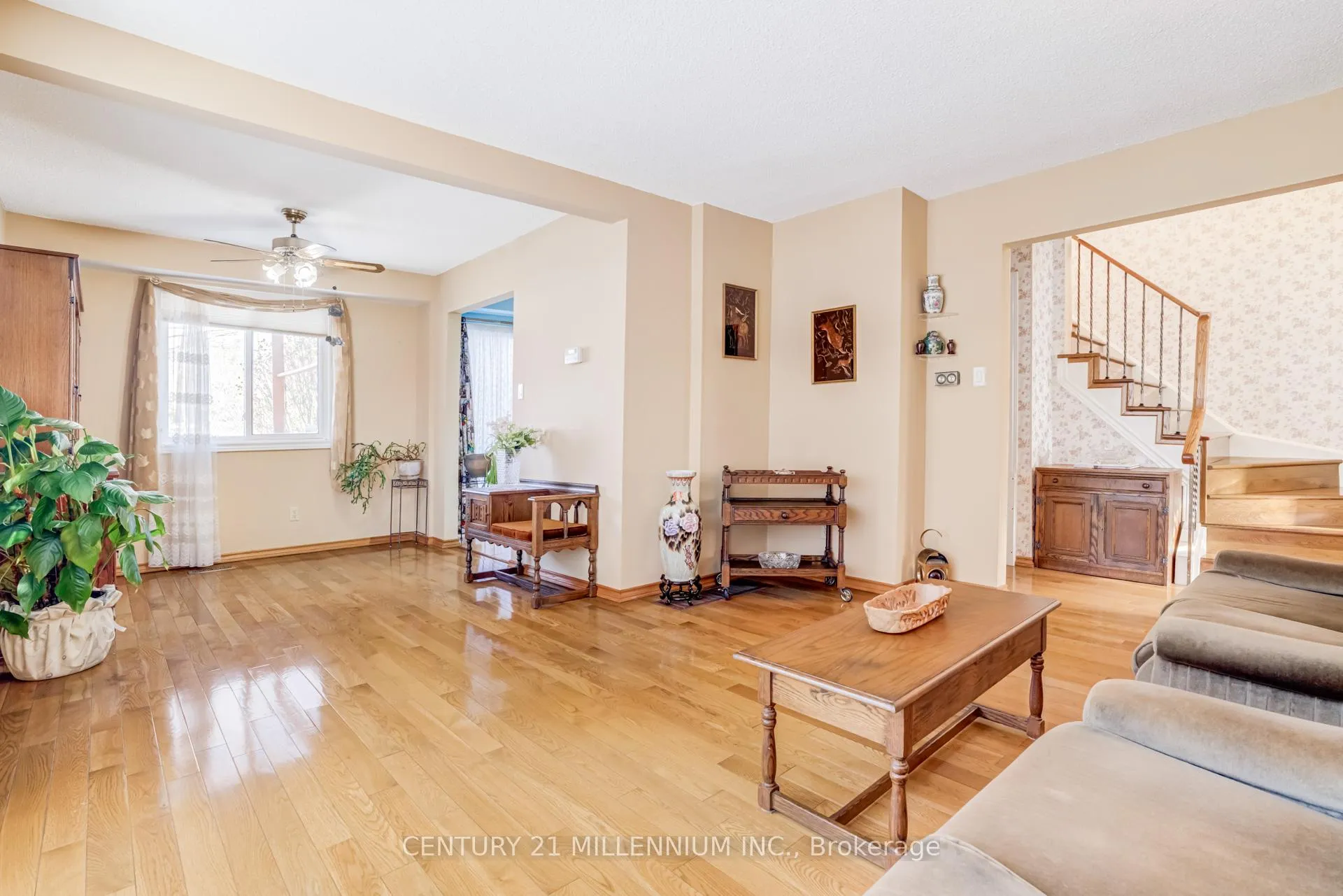 Photo 5 of 20 Peelton Heights Road, Brampton, Brampton South — HOMEH