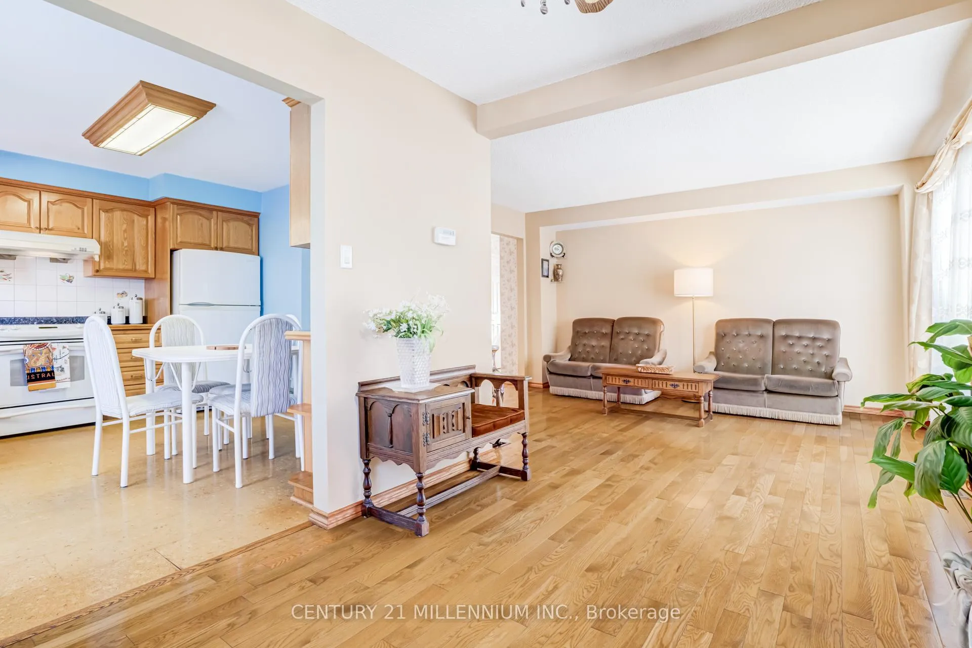 Photo 7 of 20 Peelton Heights Road, Brampton, Brampton South — HOMEH