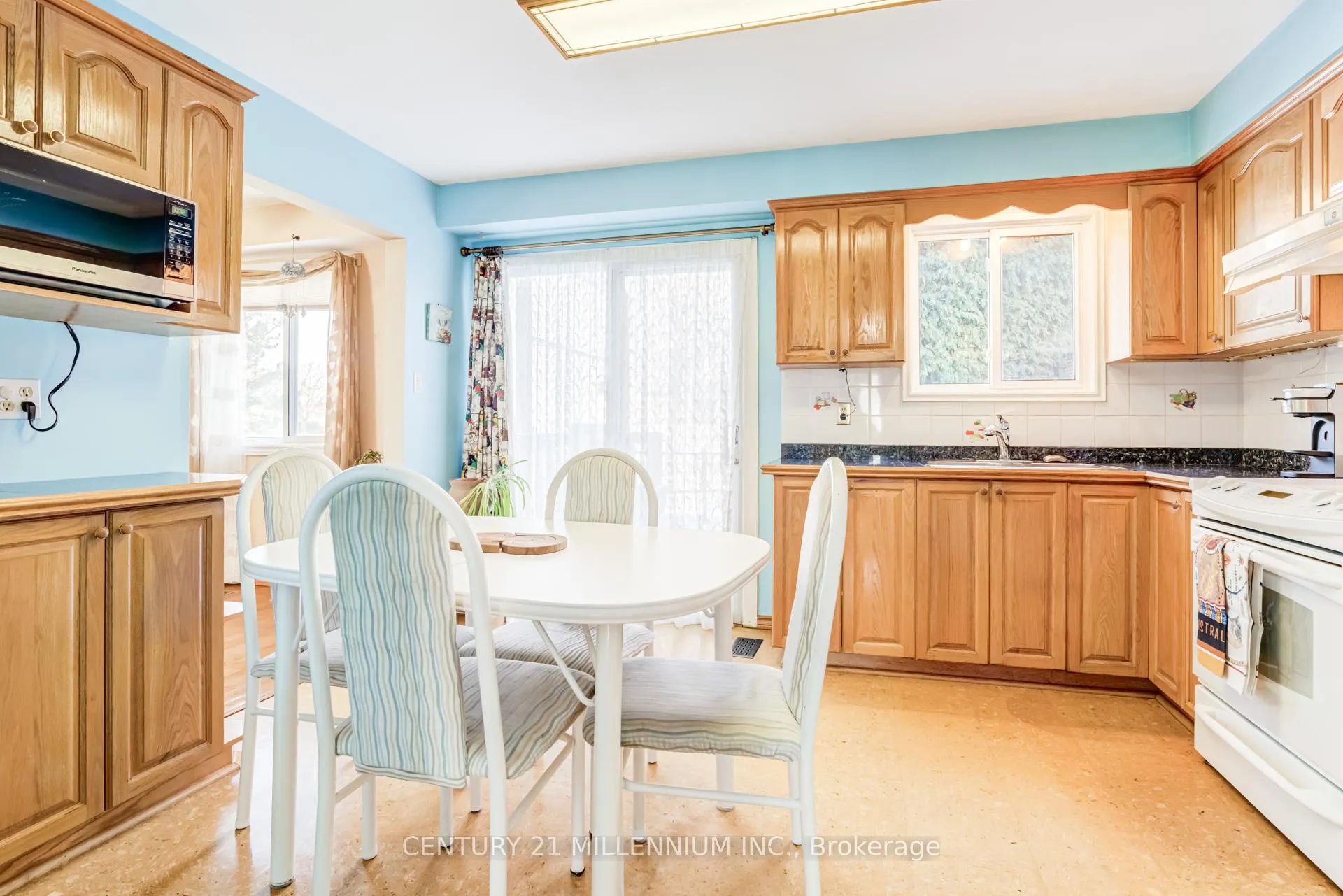 Photo 10 of 20 Peelton Heights Road, Brampton, Brampton South — HOMEH