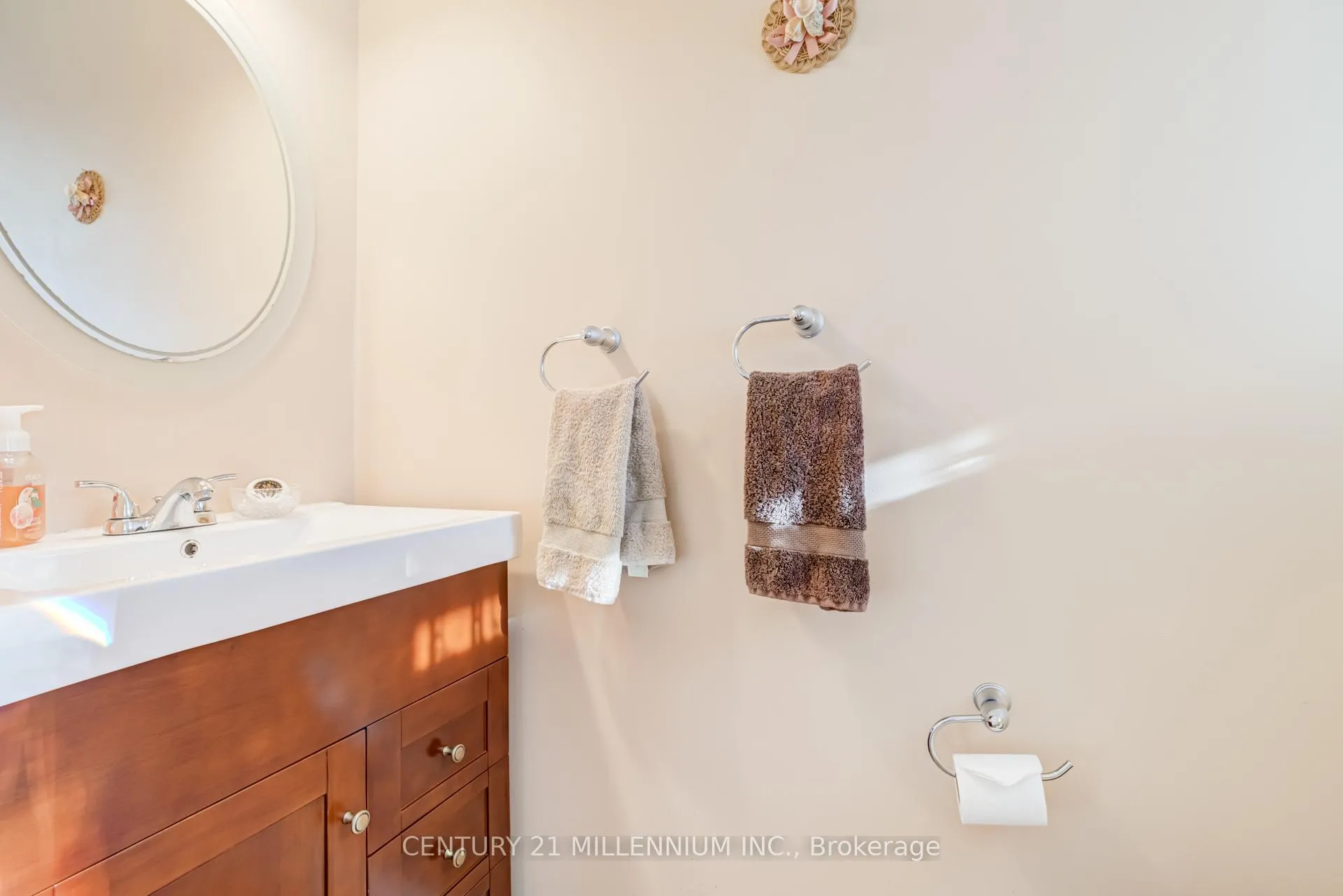 Photo 11 of 20 Peelton Heights Road, Brampton, Brampton South — HOMEH