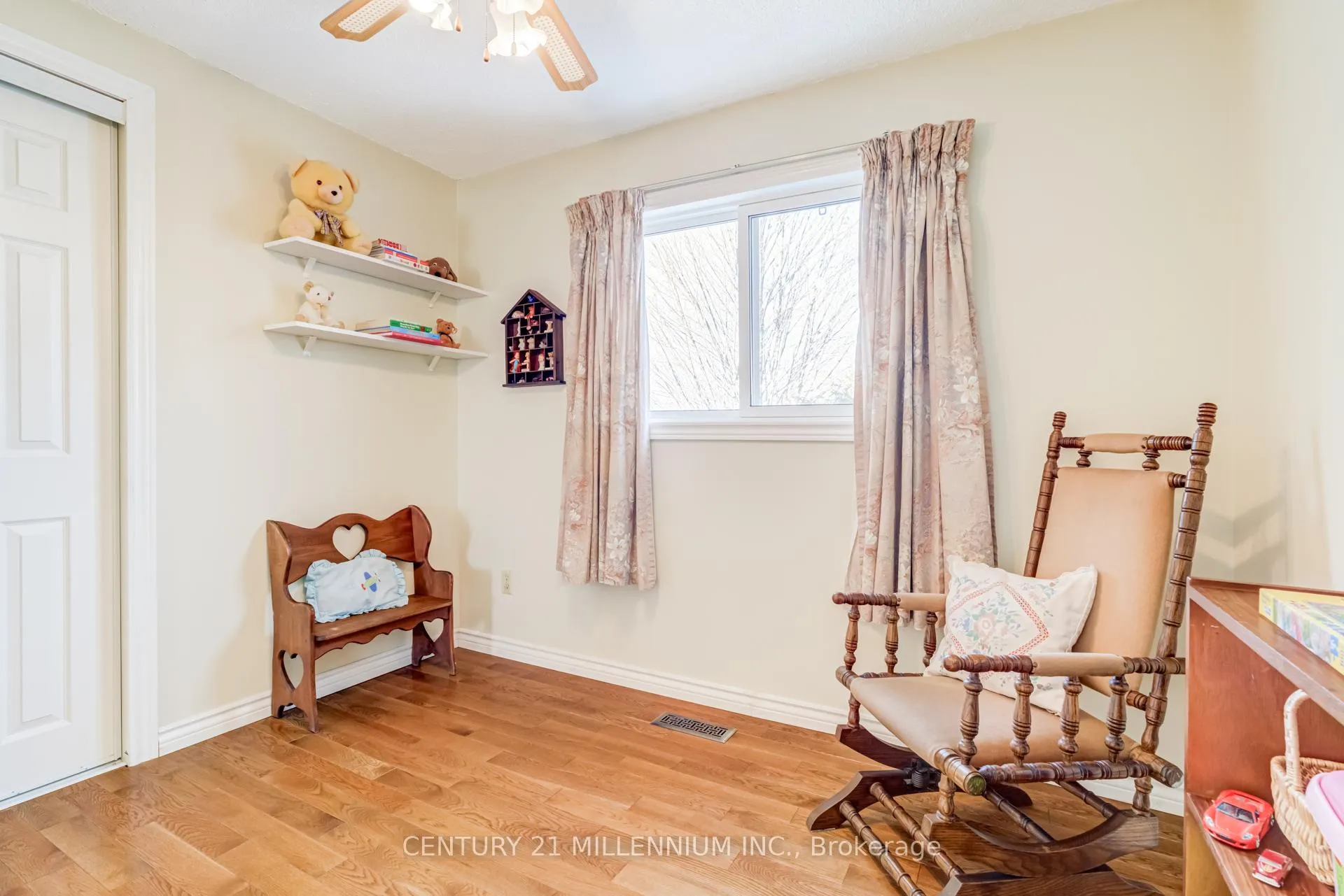 Photo 17 of 20 Peelton Heights Road, Brampton, Brampton South — HOMEH