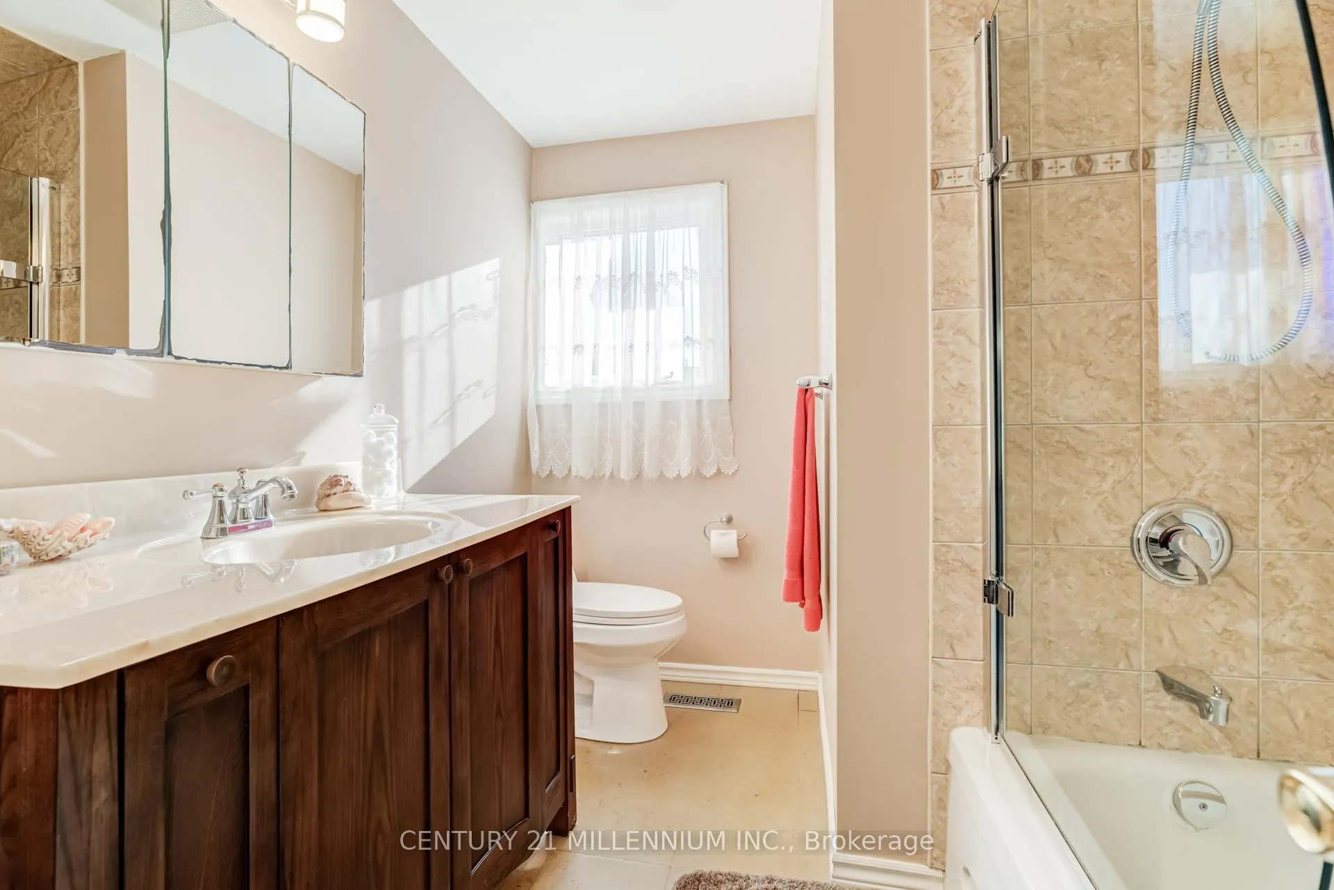 Photo 18 of 20 Peelton Heights Road, Brampton, Brampton South — HOMEH