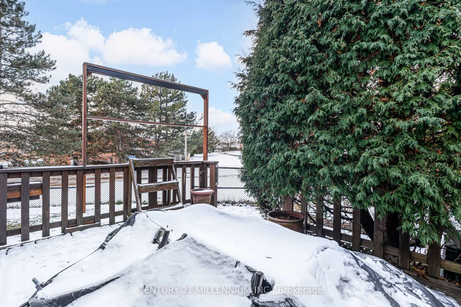 Photo 23 of 20 Peelton Heights Road, Brampton, Brampton South — HOMEH
