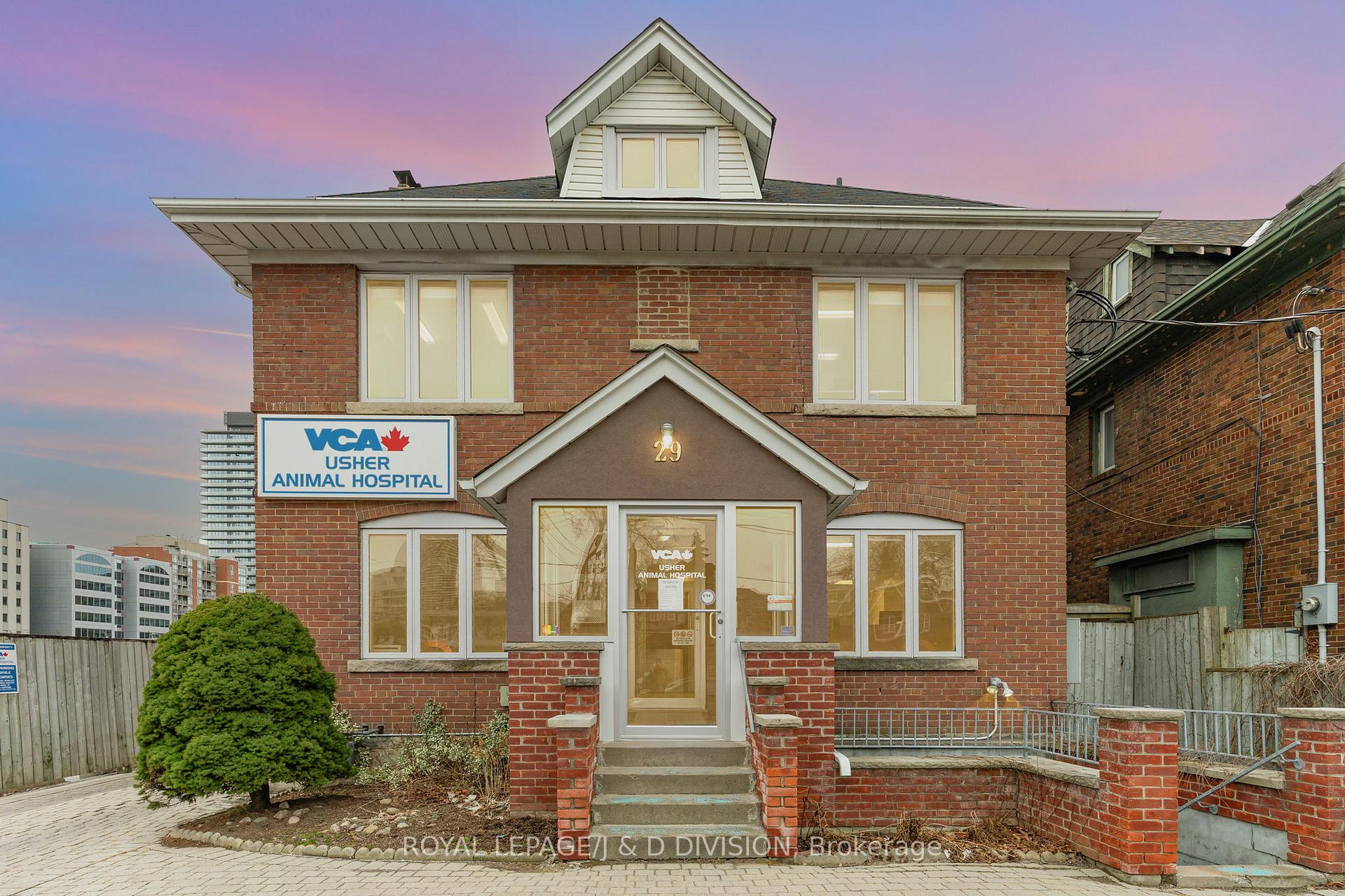Front of 29 Chaplin Crescent