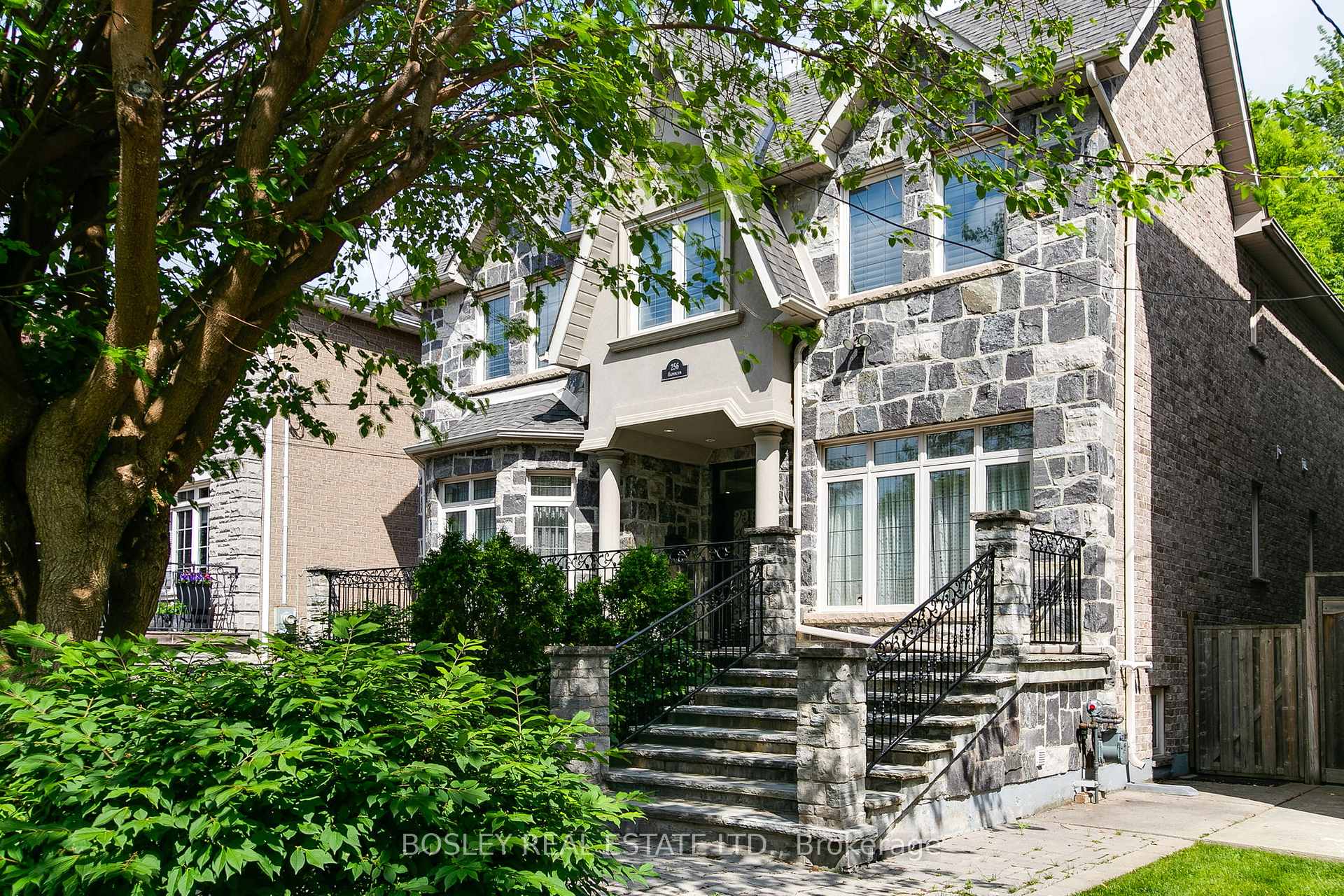 Photo 2 of 256 Haddington Avenue, Toronto, Bedford Park-Nortown — HOMEH
