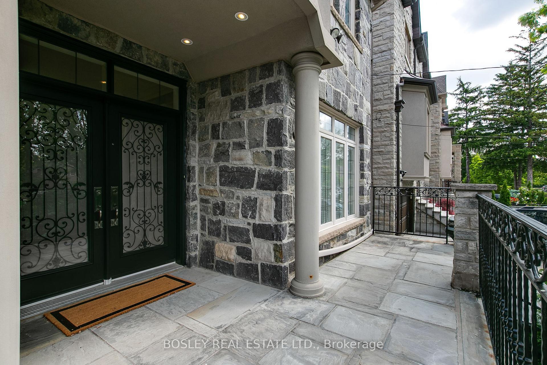 Photo 3 of 256 Haddington Avenue, Toronto, Bedford Park-Nortown — HOMEH