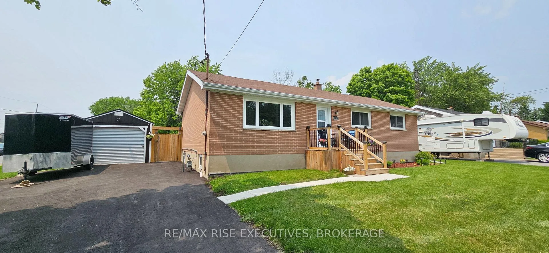 Front of 1453 Woodfield Crescent