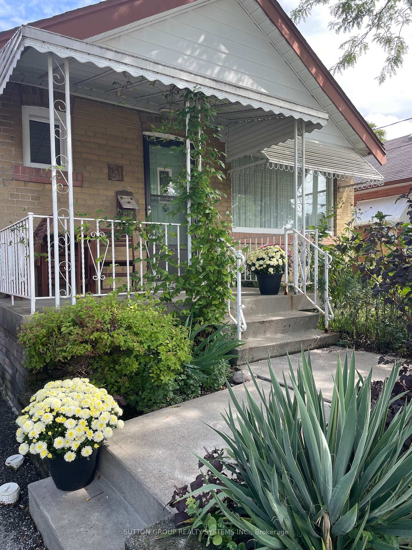 Photo 2 of 31 Doris Drive, Toronto, O'Connor-Parkview — HOMEH