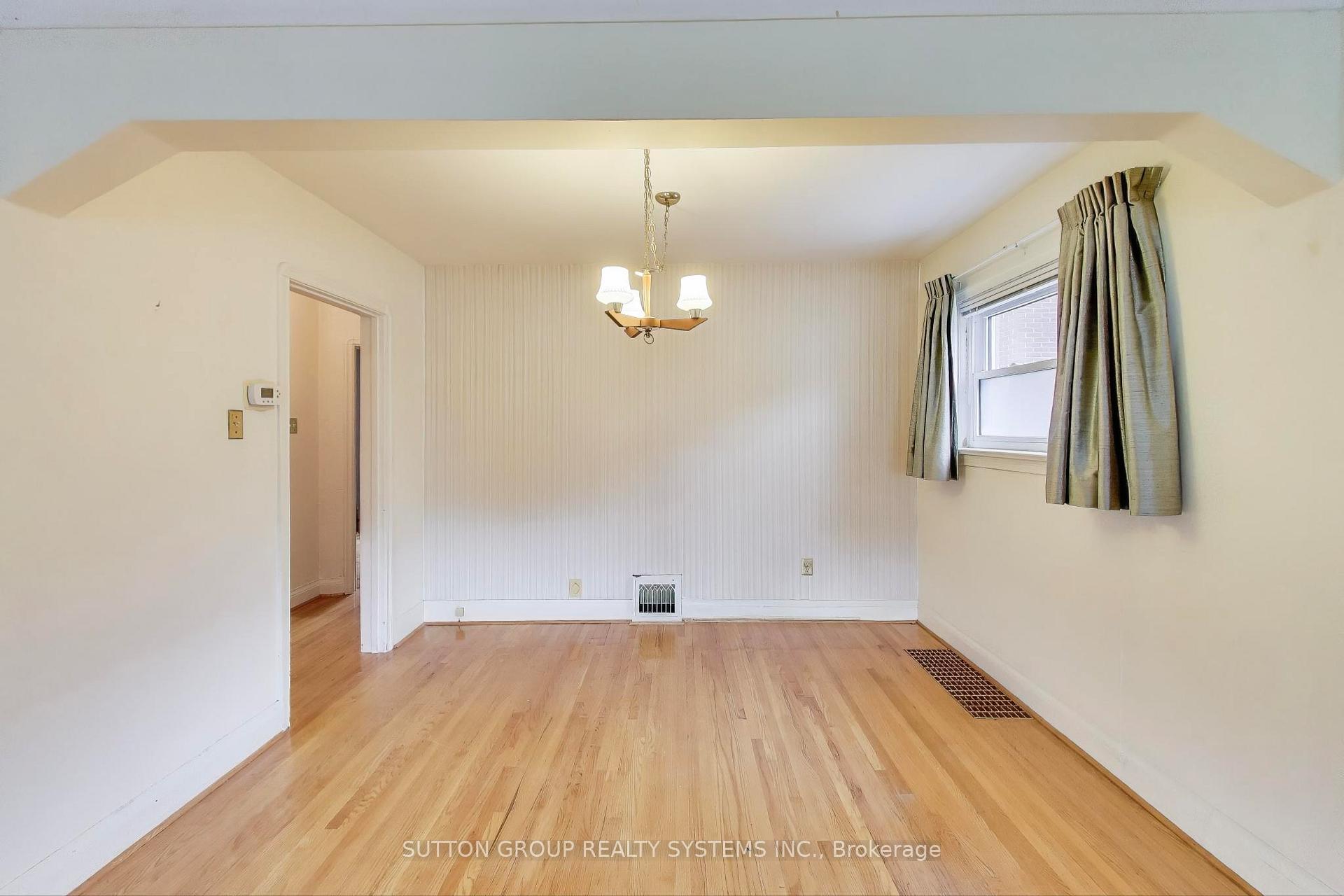 Photo 7 of 31 Doris Drive, Toronto, O'Connor-Parkview — HOMEH