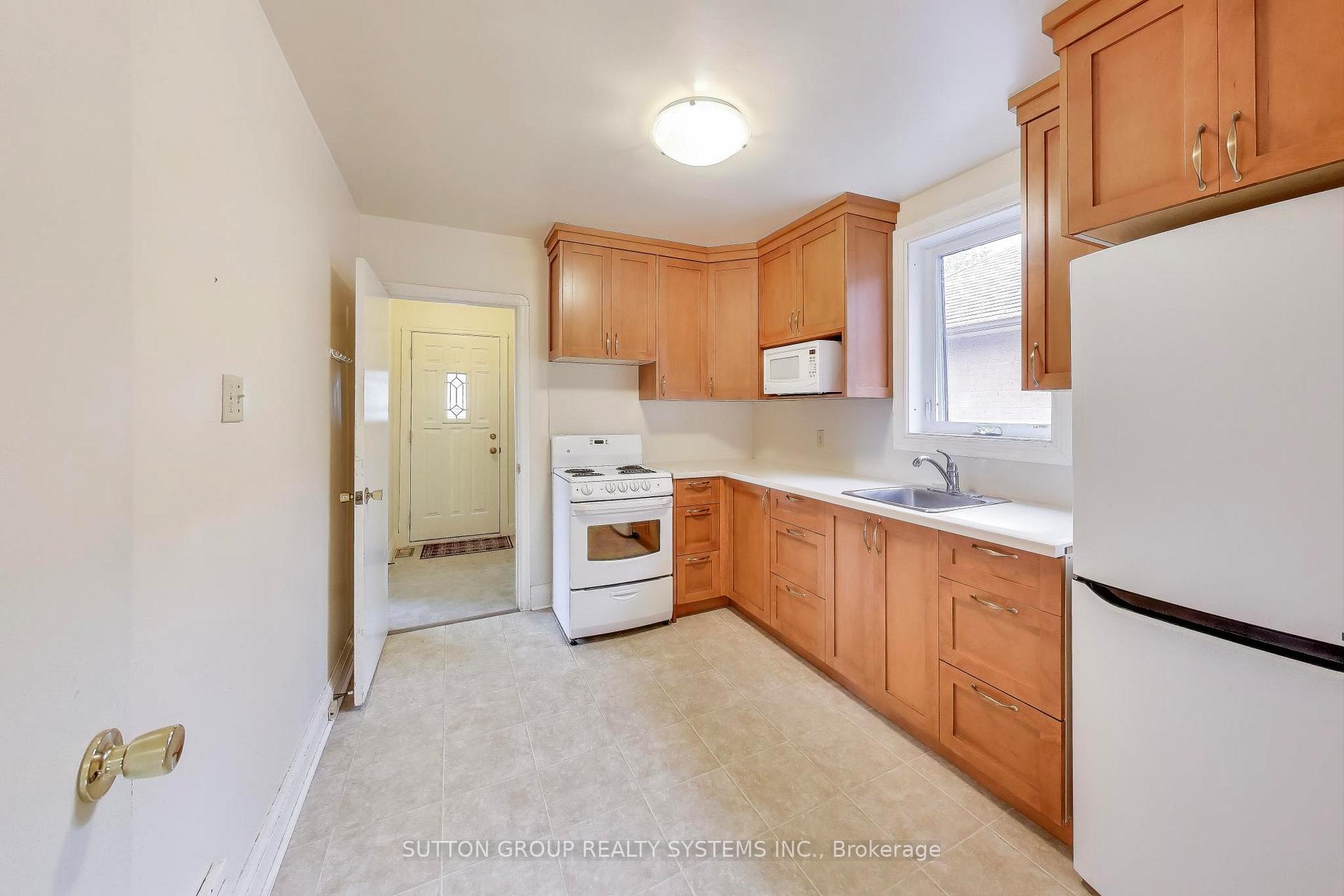 Photo 10 of 31 Doris Drive, Toronto, O'Connor-Parkview — HOMEH