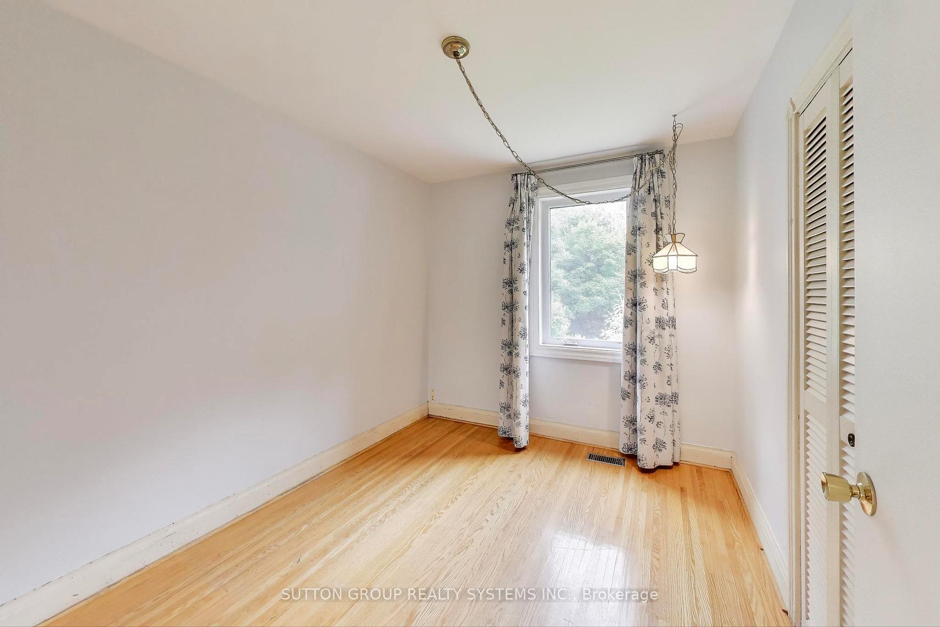 Photo 15 of 31 Doris Drive, Toronto, O'Connor-Parkview — HOMEH