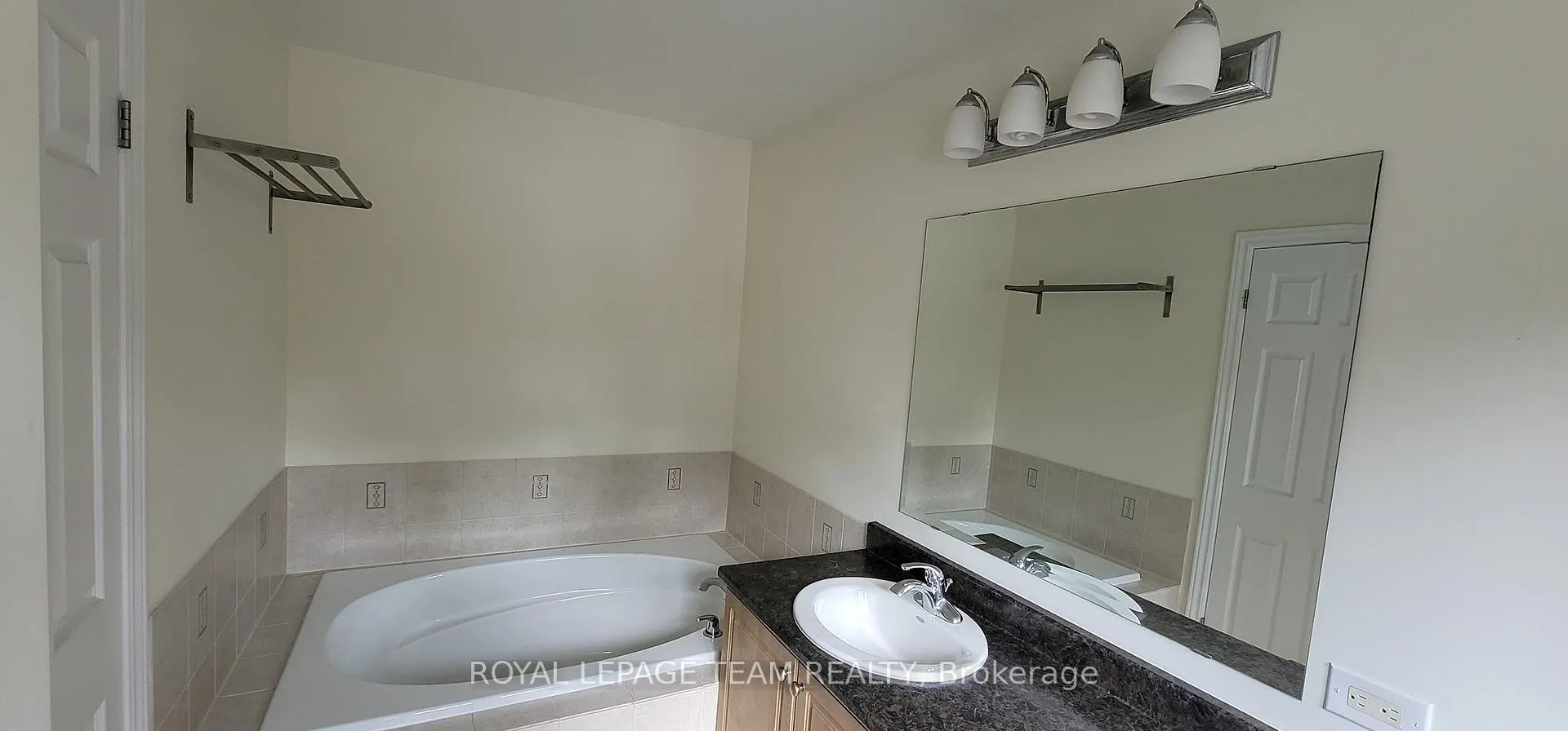 Photo 14 of 406 Galatina Way, Ottawa, Kanata - Morgan's Grant/South March — HOMEH