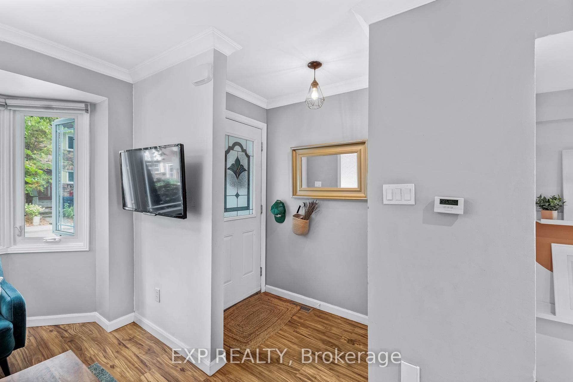 Photo 3 of 14 Lount Street, Toronto, Greenwood-Coxwell — HOMEH