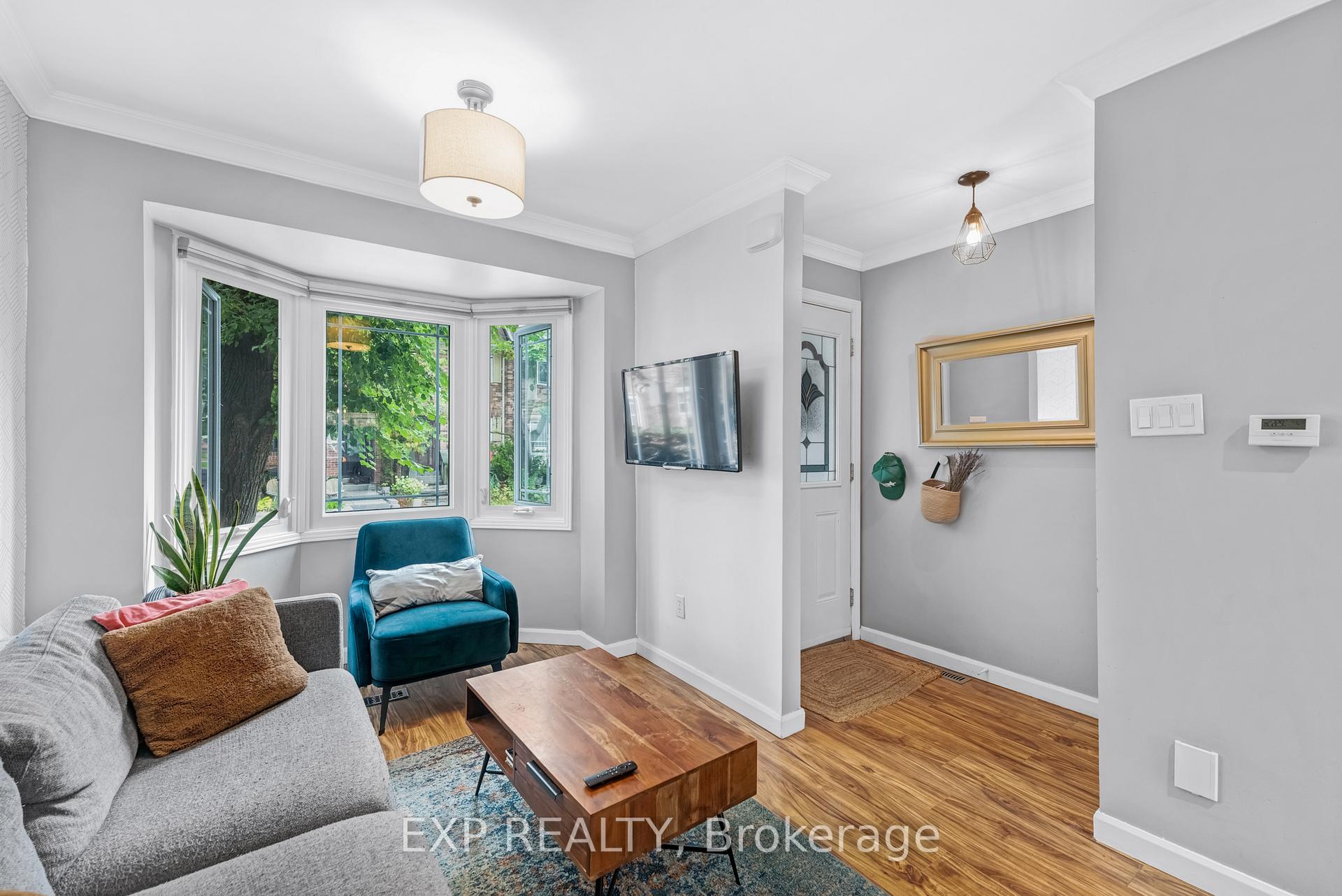 Photo 5 of 14 Lount Street, Toronto, Greenwood-Coxwell — HOMEH