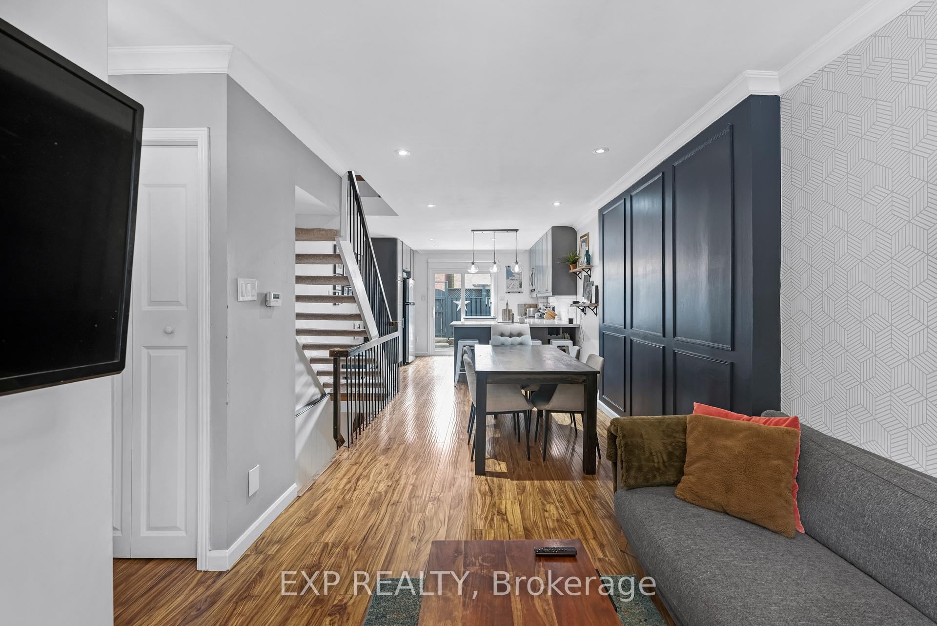 Photo 6 of 14 Lount Street, Toronto, Greenwood-Coxwell — HOMEH
