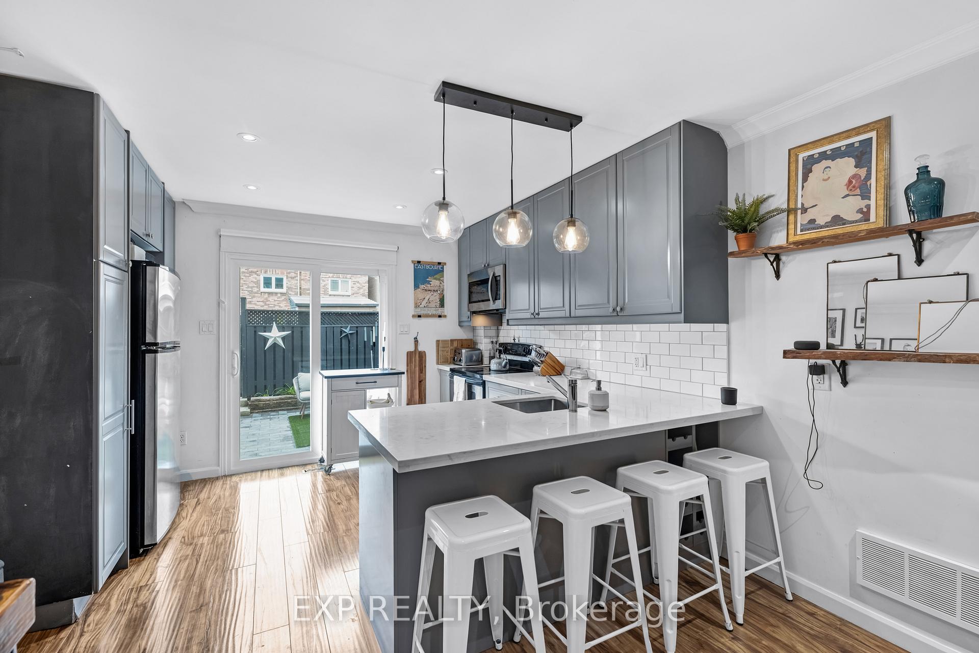 Photo 10 of 14 Lount Street, Toronto, Greenwood-Coxwell — HOMEH