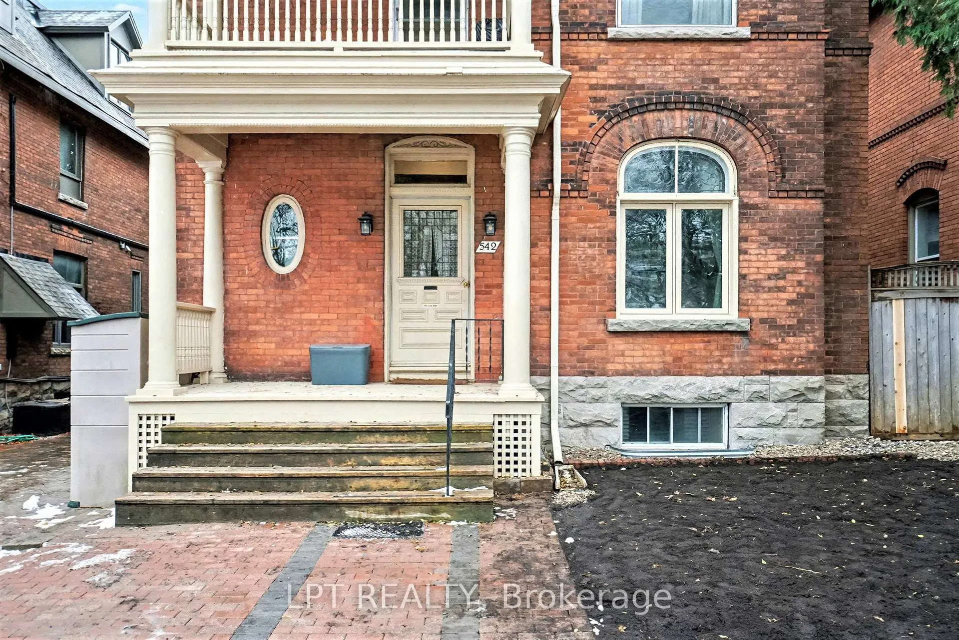 Photo 3 of 542 Maclaren Street, Ottawa, Ottawa Centre — HOMEH