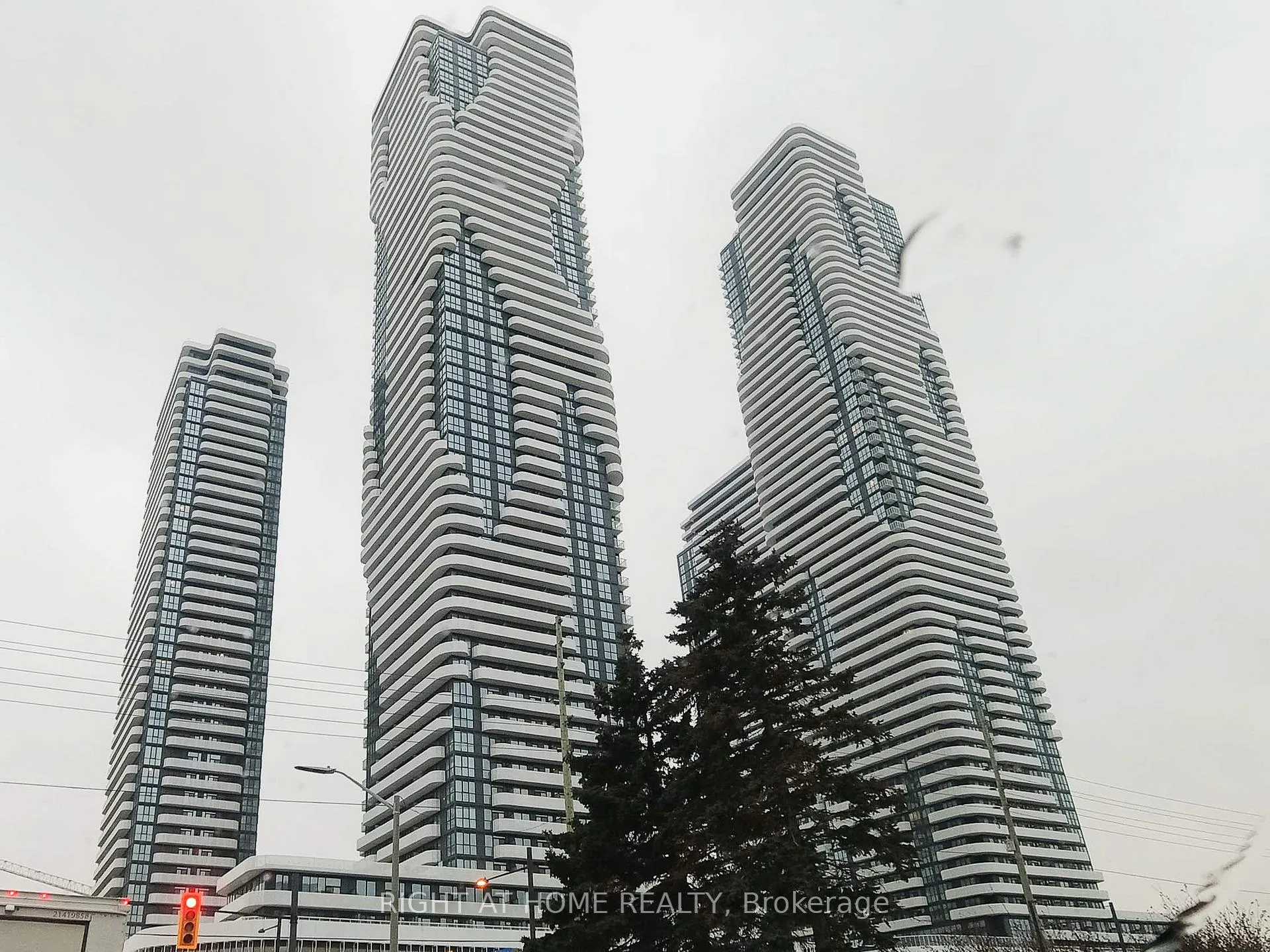 Photo 1 of Unit 3910, 8 Interchange Way, Vaughan, Vaughan Corporate Centre — HOMEH