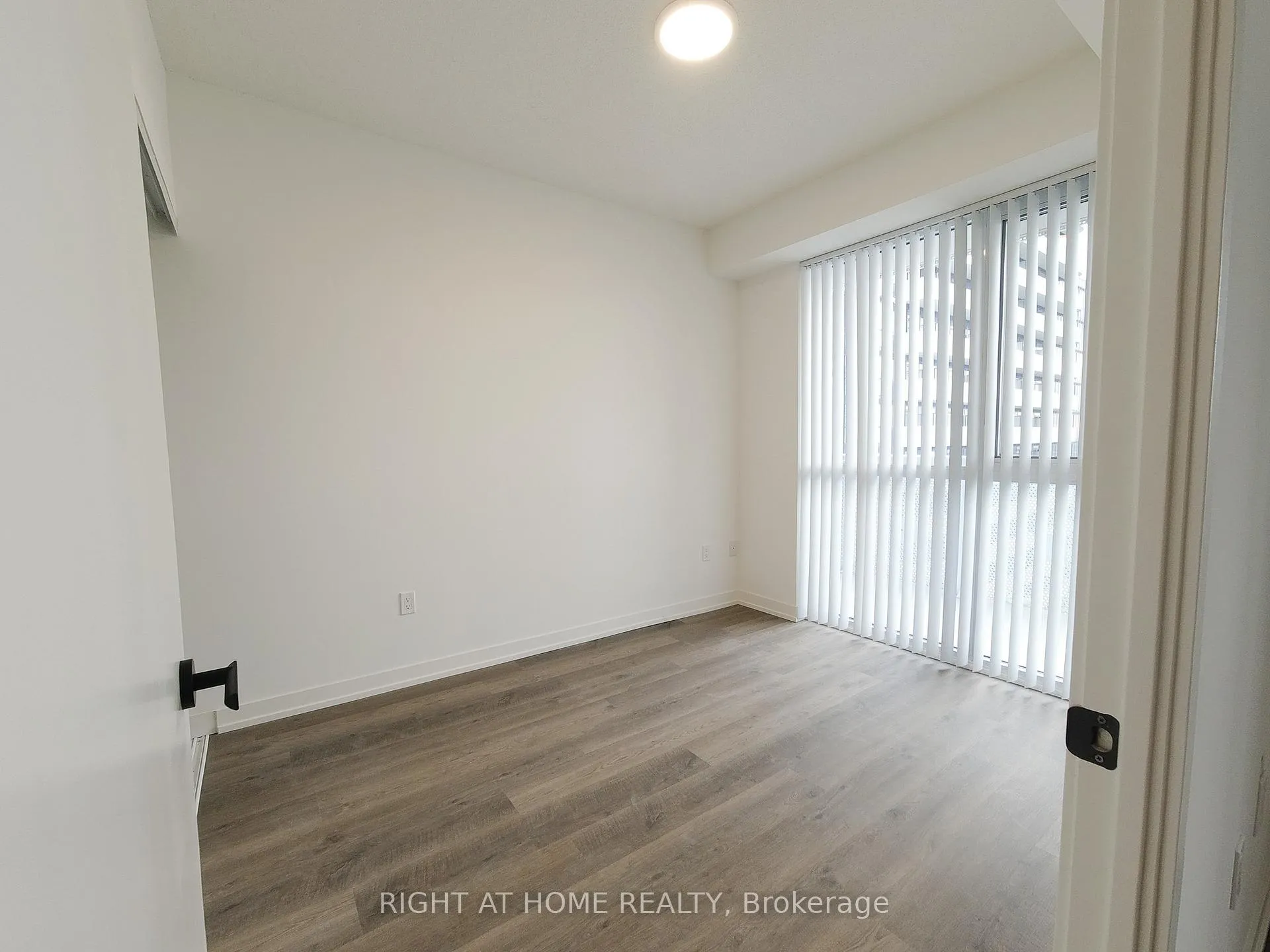 Photo 5 of Unit 3910, 8 Interchange Way, Vaughan, Vaughan Corporate Centre — HOMEH