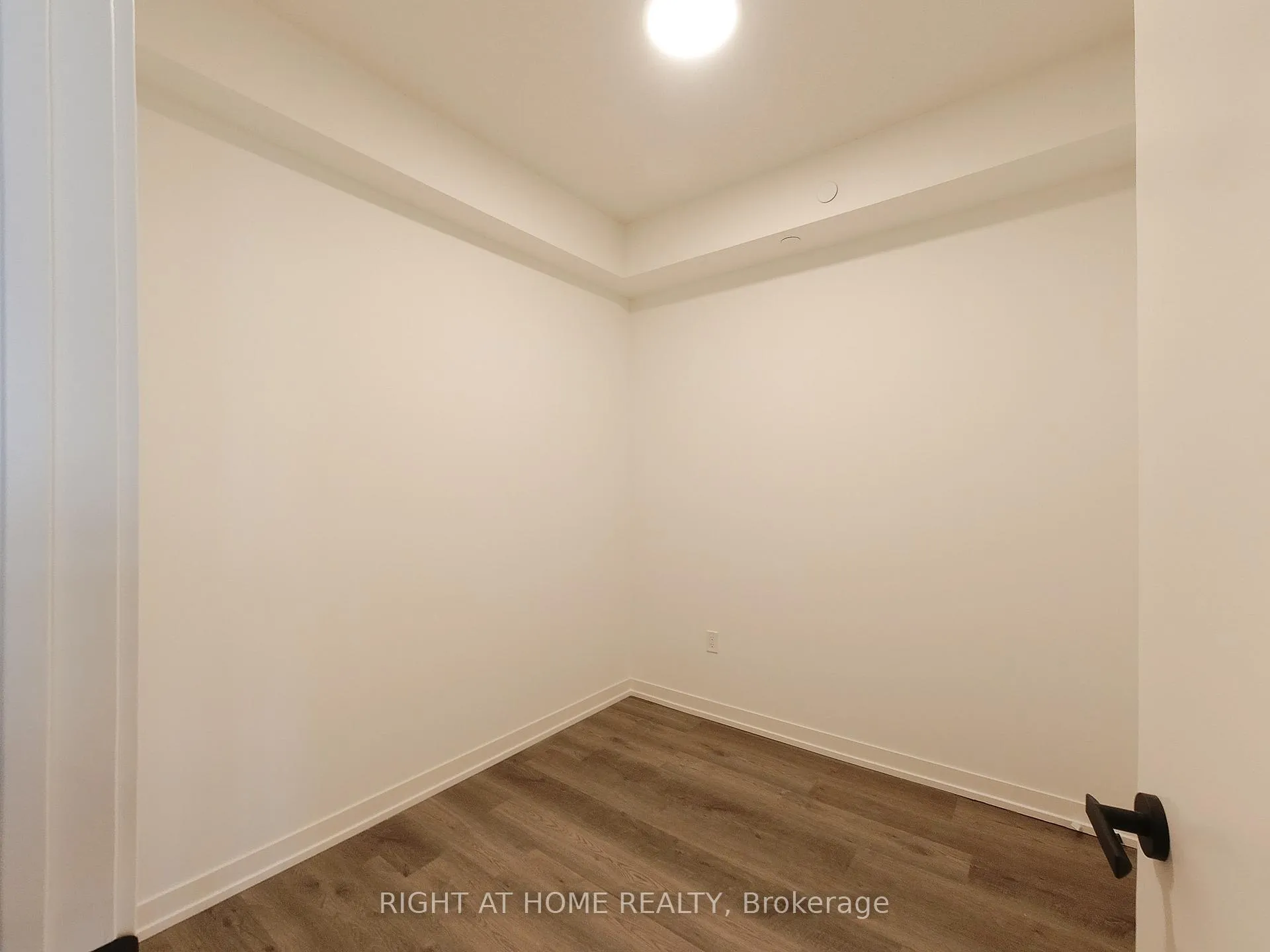 Photo 10 of Unit 3910, 8 Interchange Way, Vaughan, Vaughan Corporate Centre — HOMEH