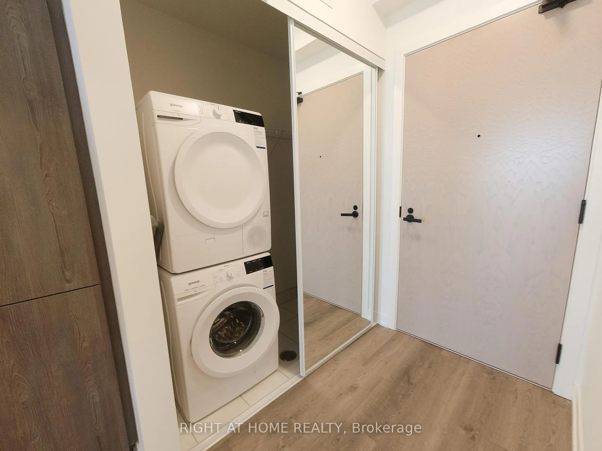 Photo 11 of Unit 3910, 8 Interchange Way, Vaughan, Vaughan Corporate Centre — HOMEH