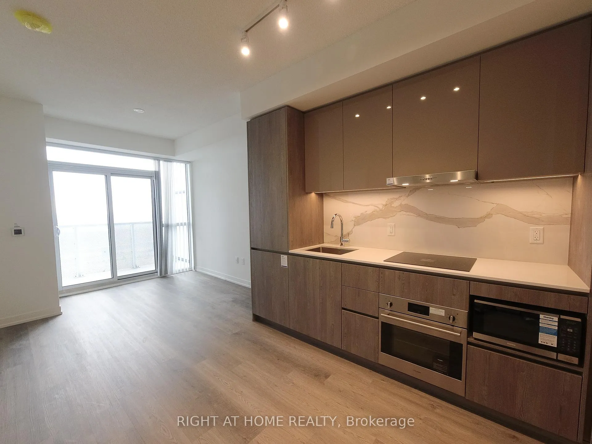Photo 12 of Unit 3910, 8 Interchange Way, Vaughan, Vaughan Corporate Centre — HOMEH