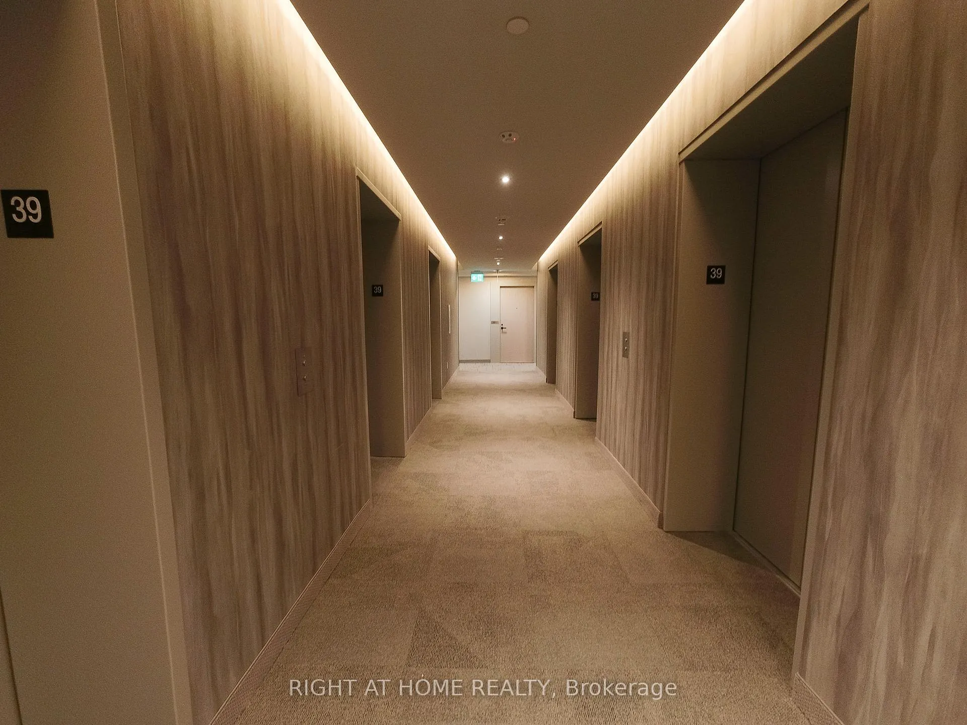 Photo 15 of Unit 3910, 8 Interchange Way, Vaughan, Vaughan Corporate Centre — HOMEH