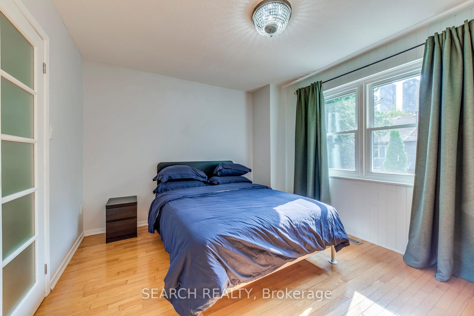 Photo 21 of 12 Douville Court, Toronto, Waterfront Communities — HOMEH