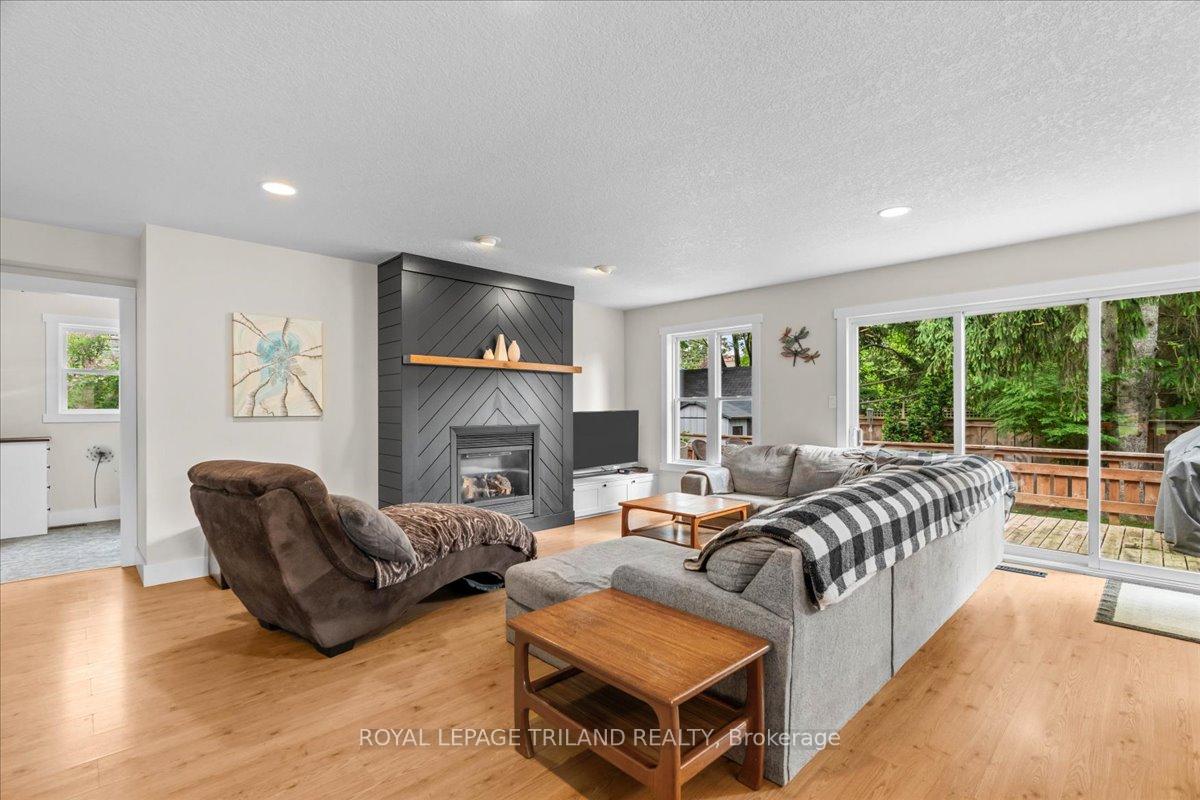 Photo 5 of 215 Deruiter Drive, Strathroy-Caradoc, NE — HOMEH