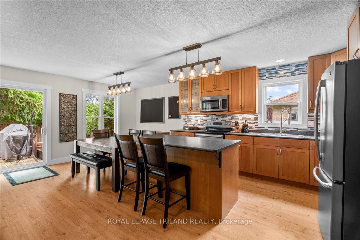 Photo 6 of 215 Deruiter Drive, Strathroy-Caradoc, NE — HOMEH