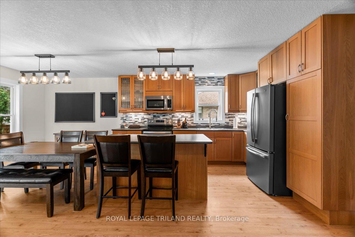 Photo 7 of 215 Deruiter Drive, Strathroy-Caradoc, NE — HOMEH