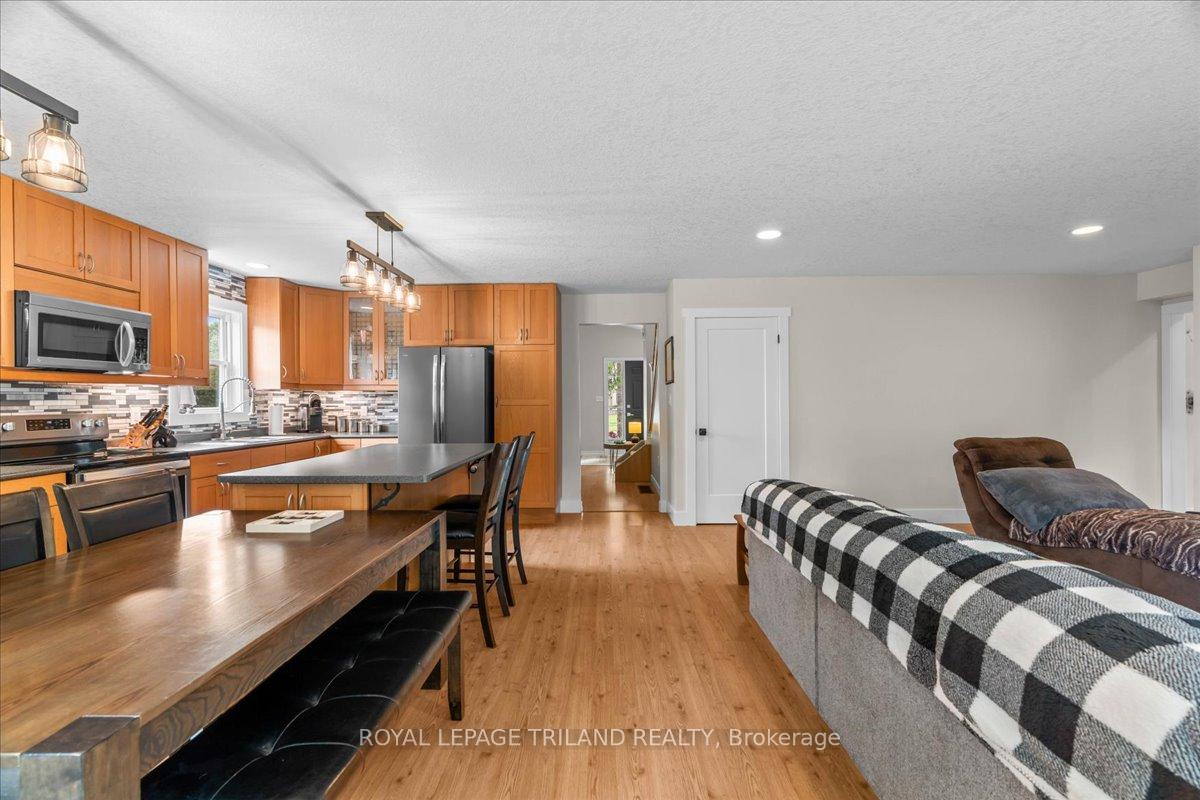 Photo 8 of 215 Deruiter Drive, Strathroy-Caradoc, NE — HOMEH