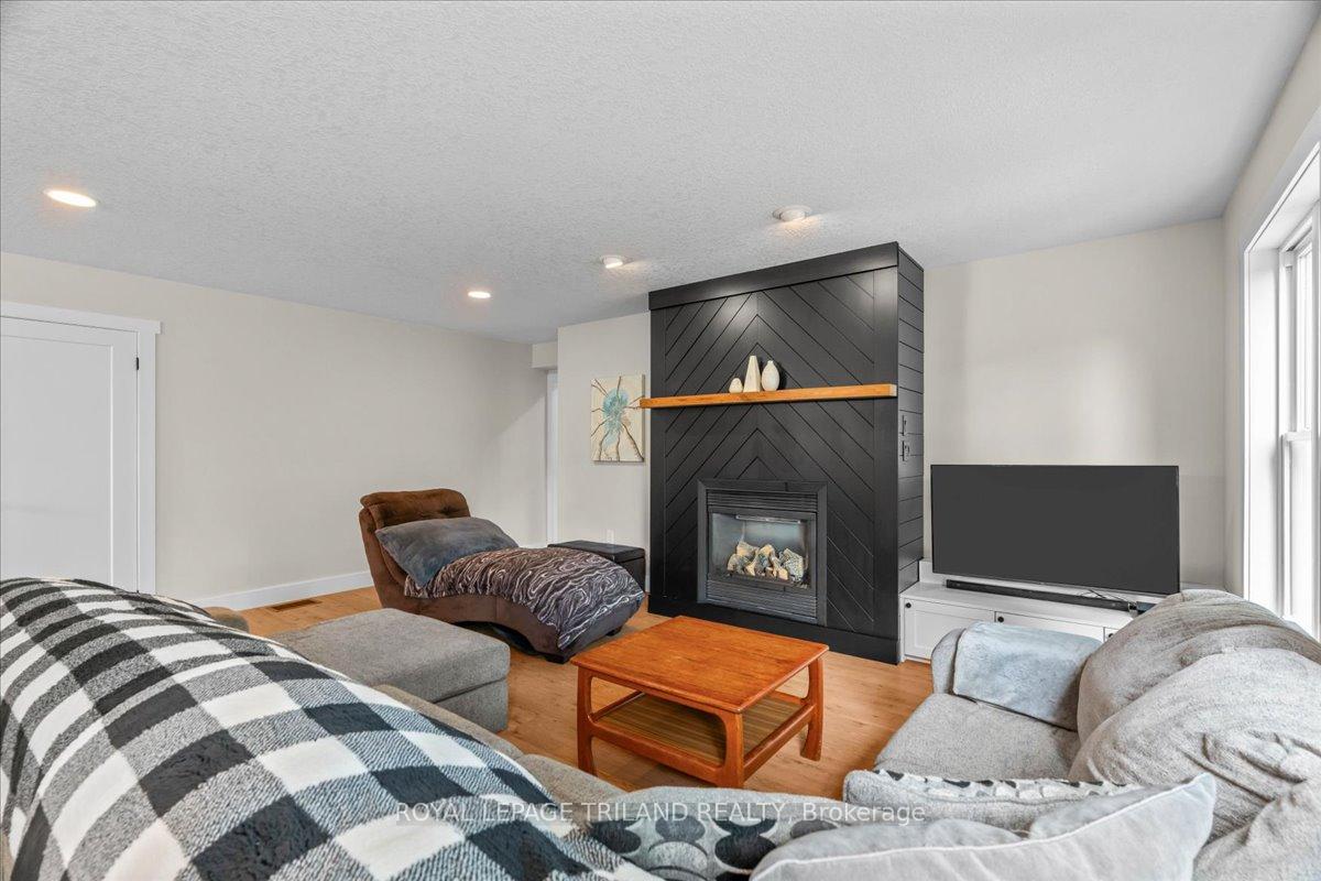Photo 9 of 215 Deruiter Drive, Strathroy-Caradoc, NE — HOMEH