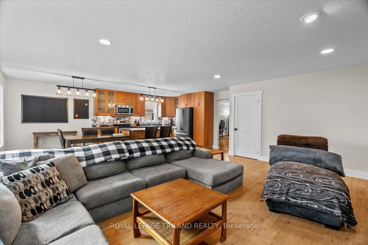 Photo 18 of 215 Deruiter Drive, Strathroy-Caradoc, NE — HOMEH