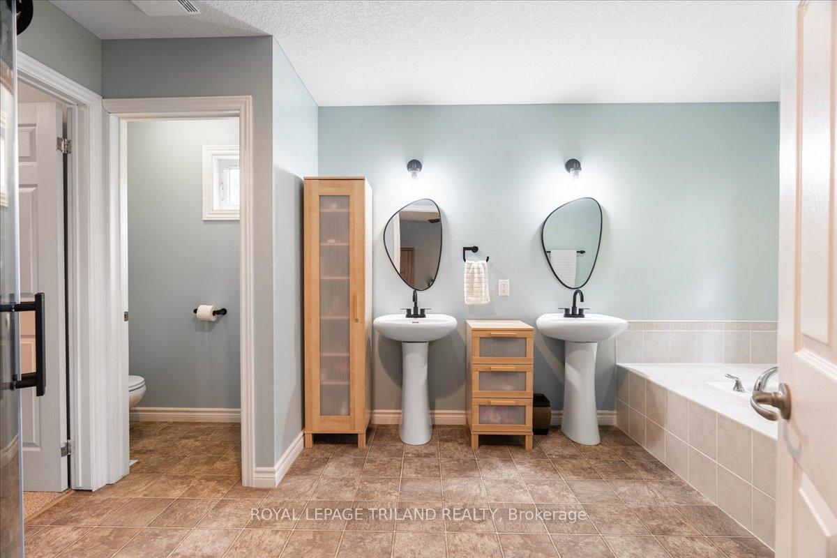Photo 24 of 215 Deruiter Drive, Strathroy-Caradoc, NE — HOMEH