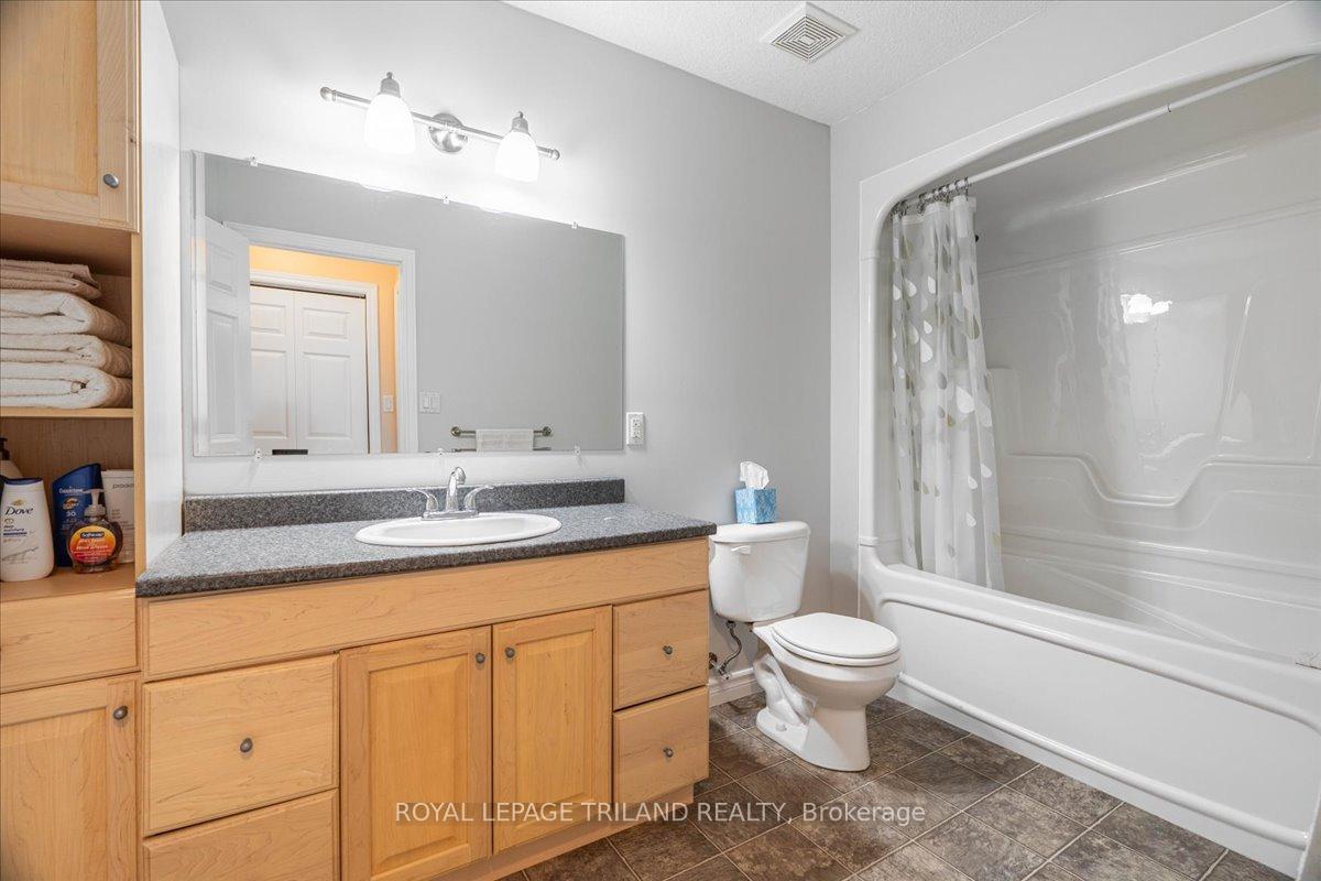 Photo 28 of 215 Deruiter Drive, Strathroy-Caradoc, NE — HOMEH