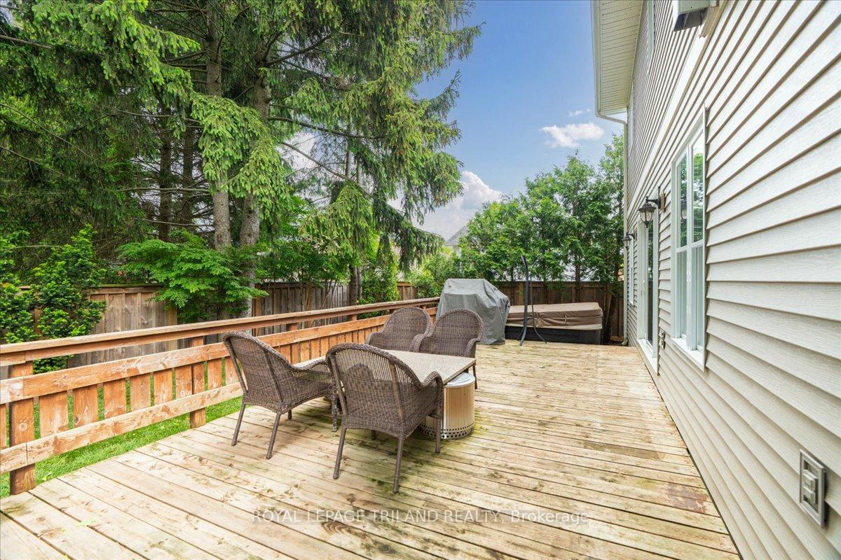 Photo 47 of 215 Deruiter Drive, Strathroy-Caradoc, NE — HOMEH